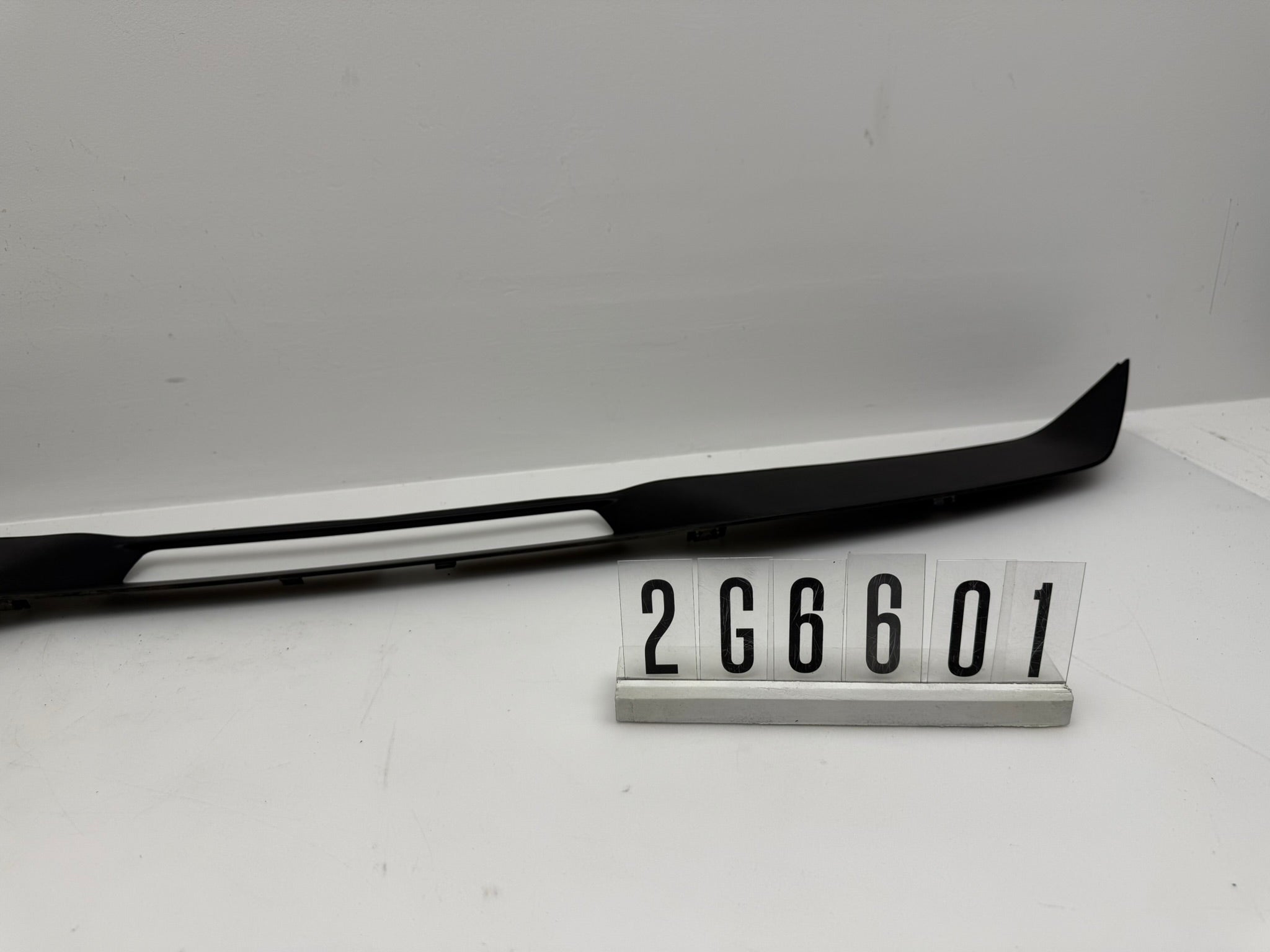 2G6.827.699; 2G6 6 01; 379 VW POLO Heckklappenspoilerblende
