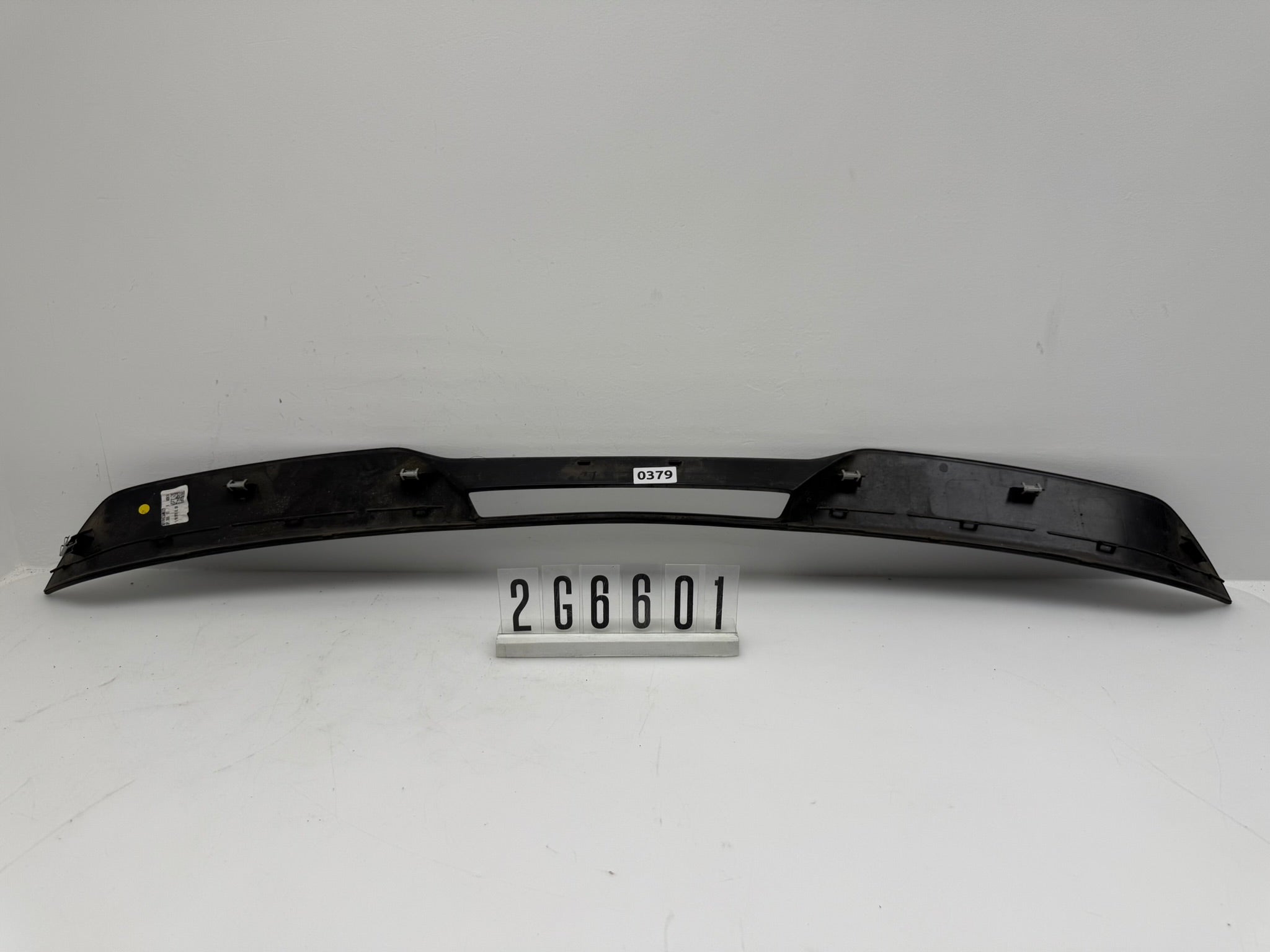 2G6.827.699; 2G6 6 01; 379 VW POLO Heckklappenspoilerblende