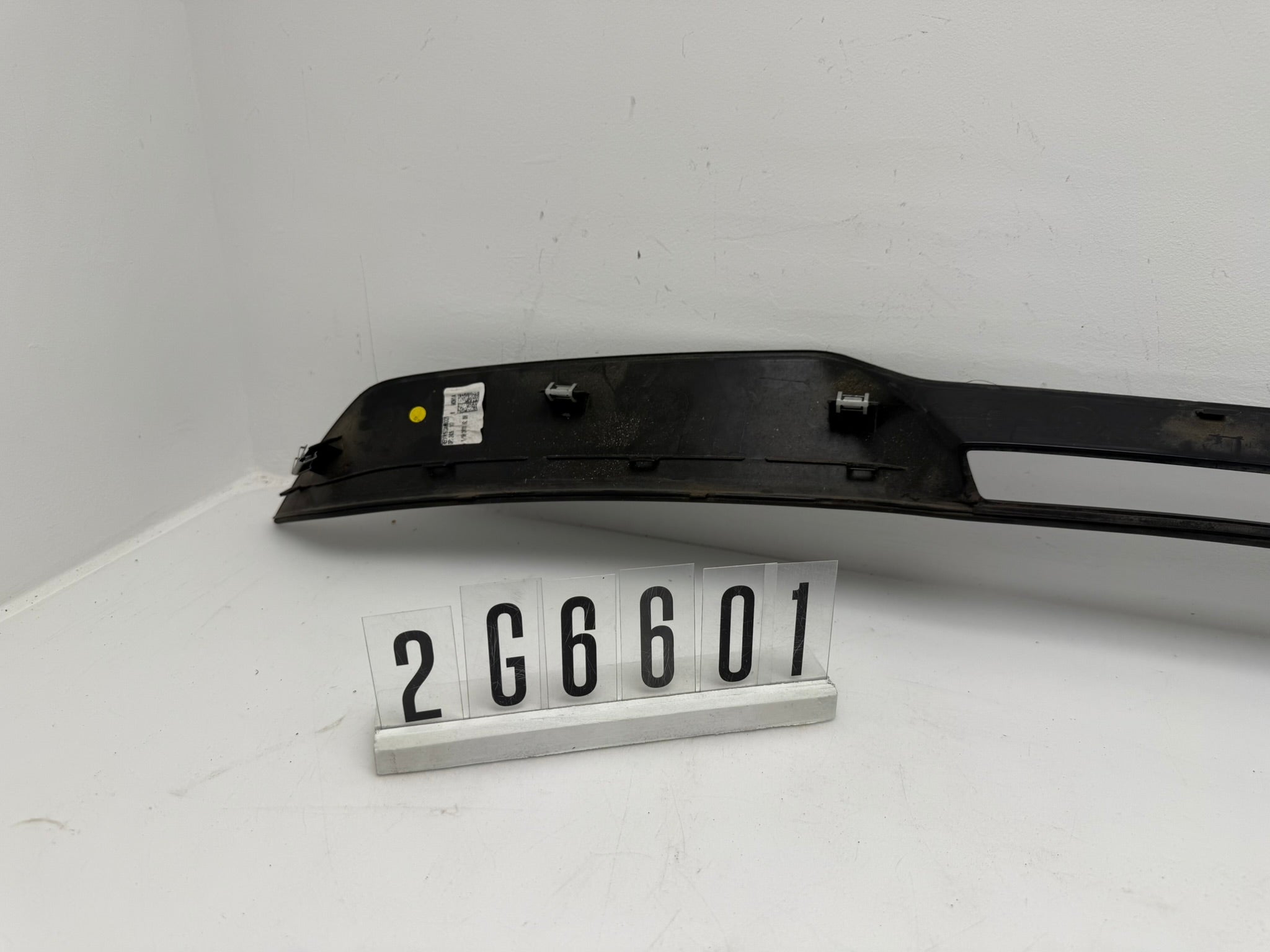 2G6.827.699; 2G6 6 01; 379 VW POLO Heckklappenspoilerblende