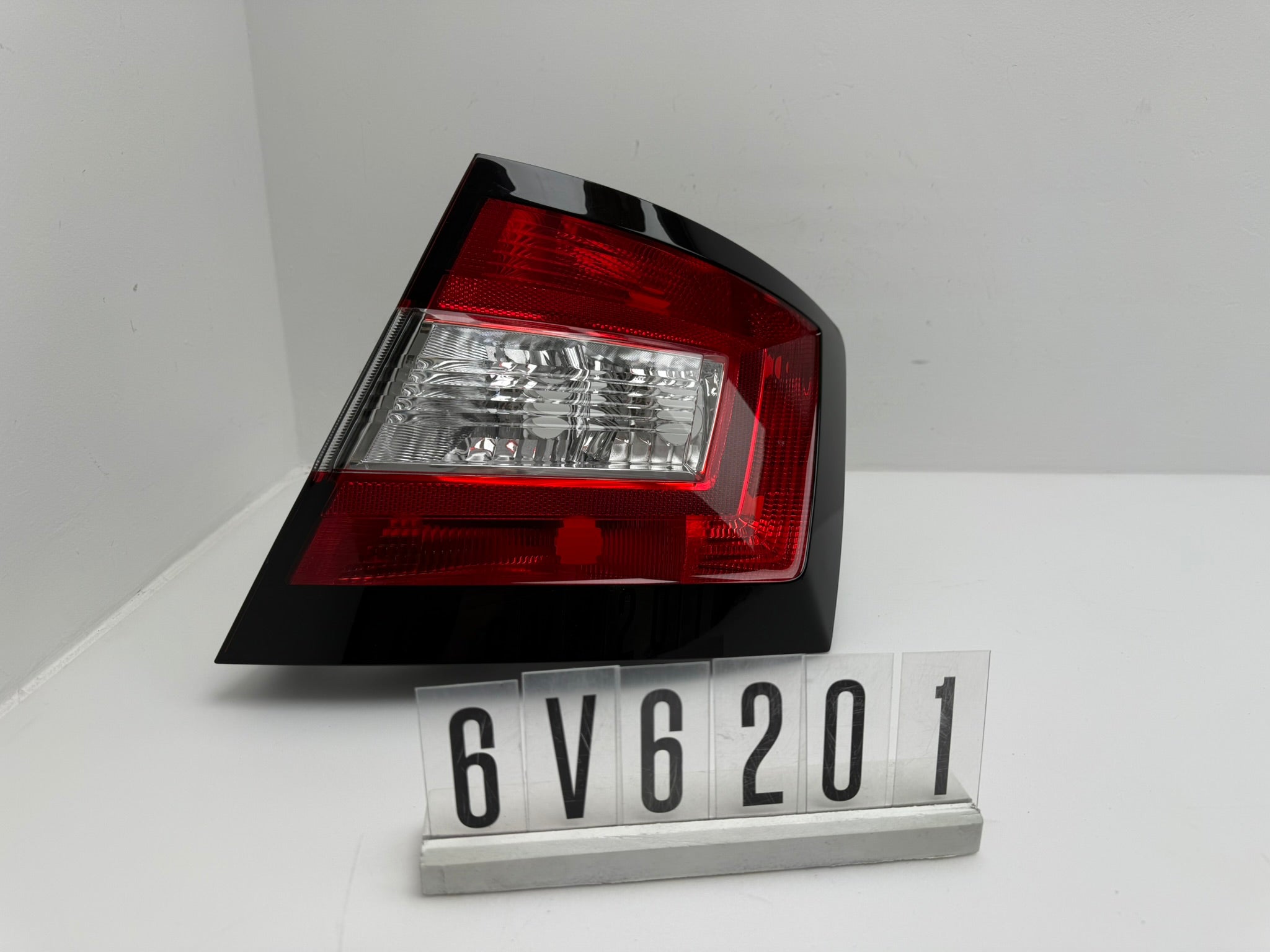 6V6945096, 389, Skoda Fabia NJ Rückleuchte Rechts