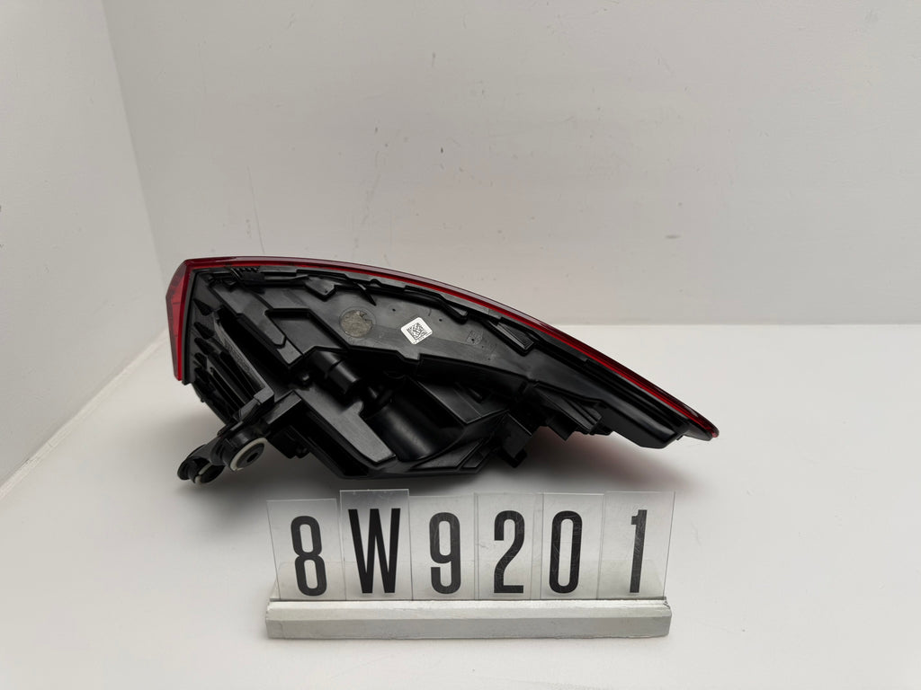 8W9945091AA, 397, Audi A4 8W B9 Avant Rückleuchte  links