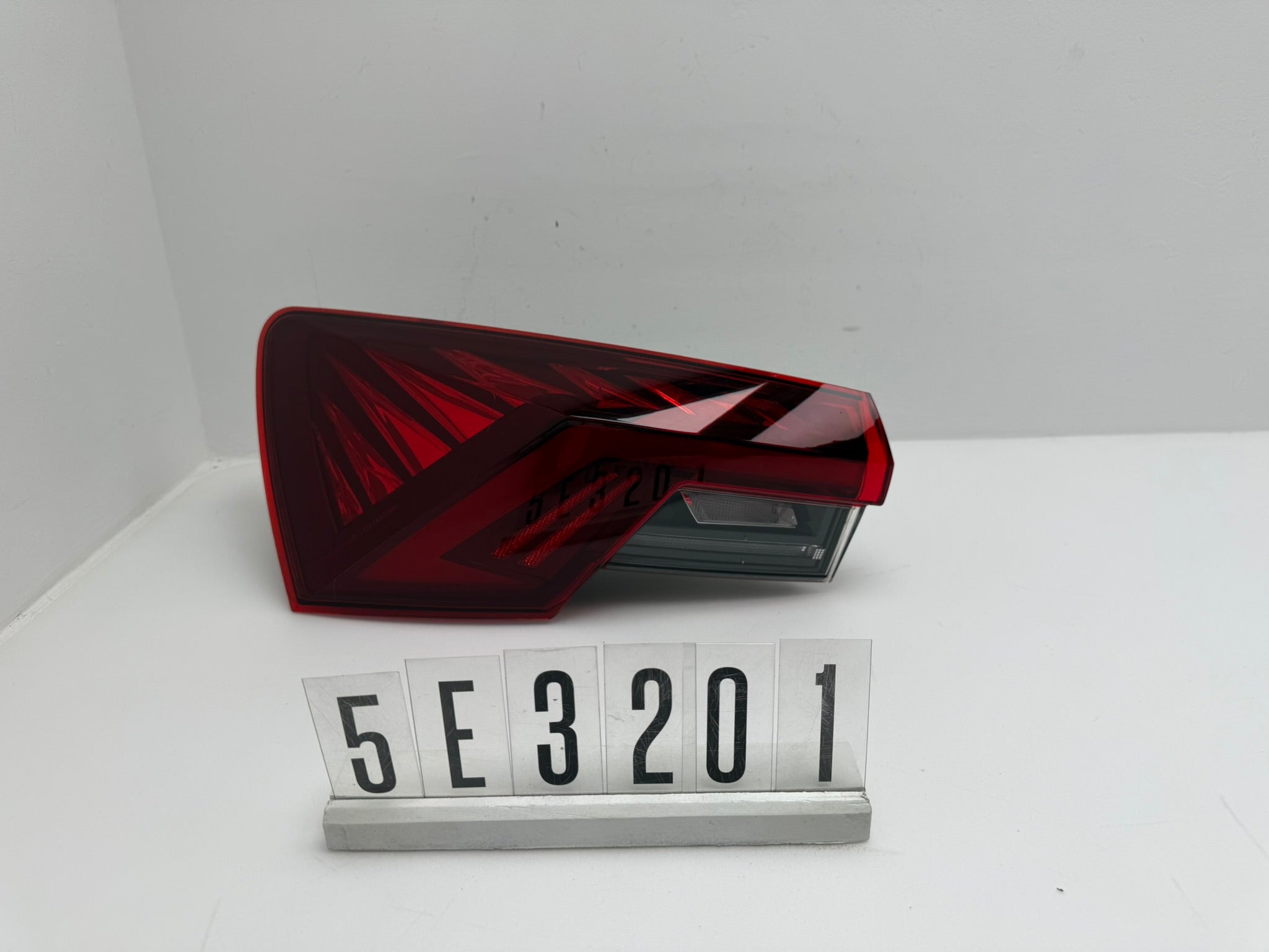 5E3.945.207.A, 400, Skoda Octavia Combi Rückleuchte LED