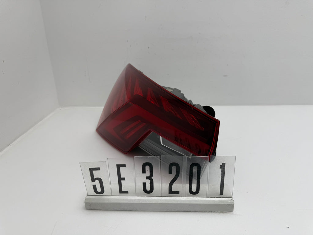 5E3.945.207.A, 400, Skoda Octavia Combi Rückleuchte LED