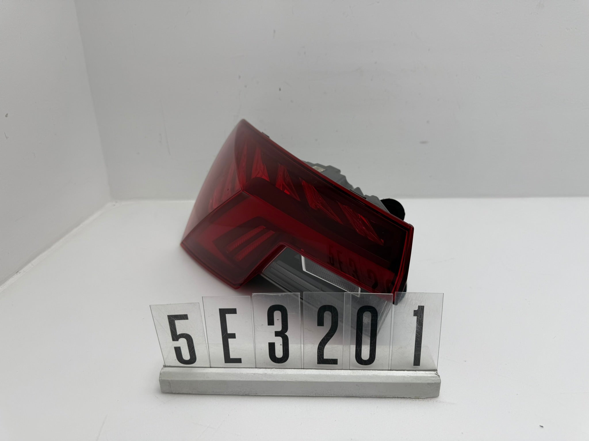 5E3.945.207.A, 400, Skoda Octavia Combi Rückleuchte LED