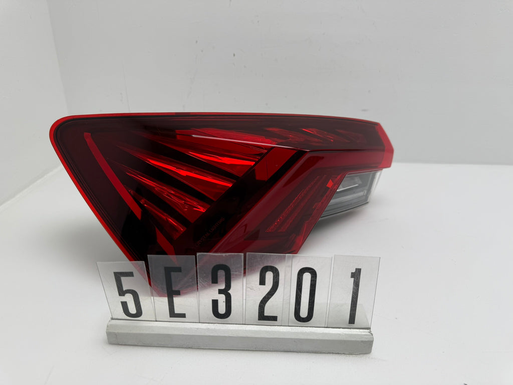 5E3.945.207.A, 400, Skoda Octavia Combi Rückleuchte LED