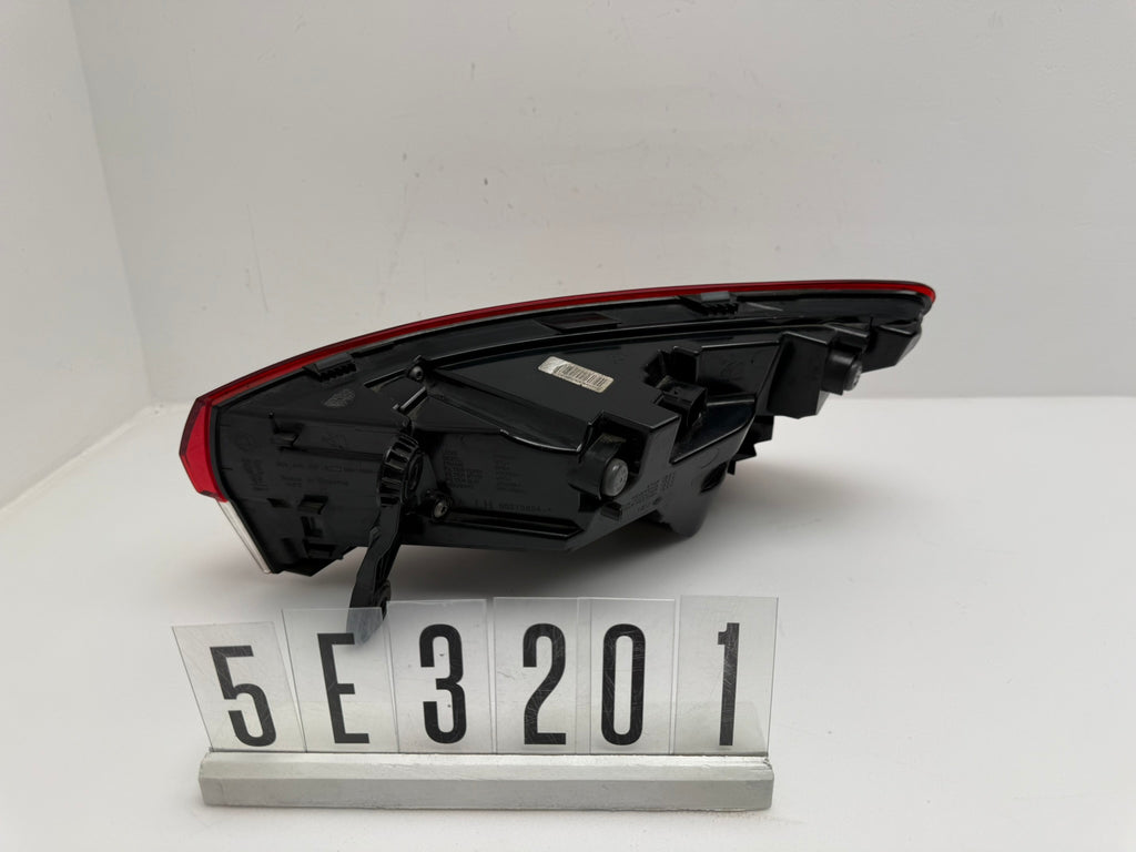 5E3.945.207.A, 400, Skoda Octavia Combi Rückleuchte LED