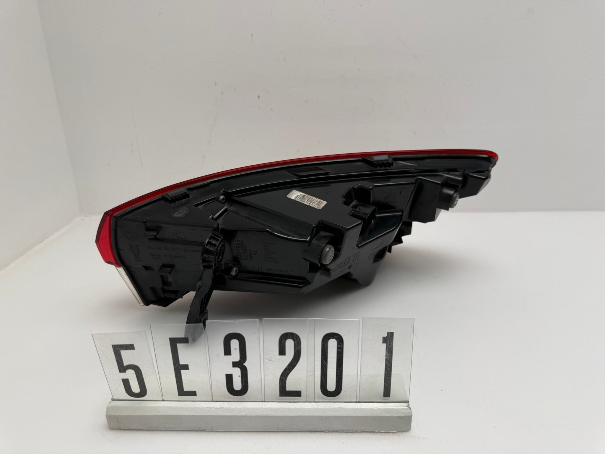 5E3.945.207.A, 400, Skoda Octavia Combi Rückleuchte LED