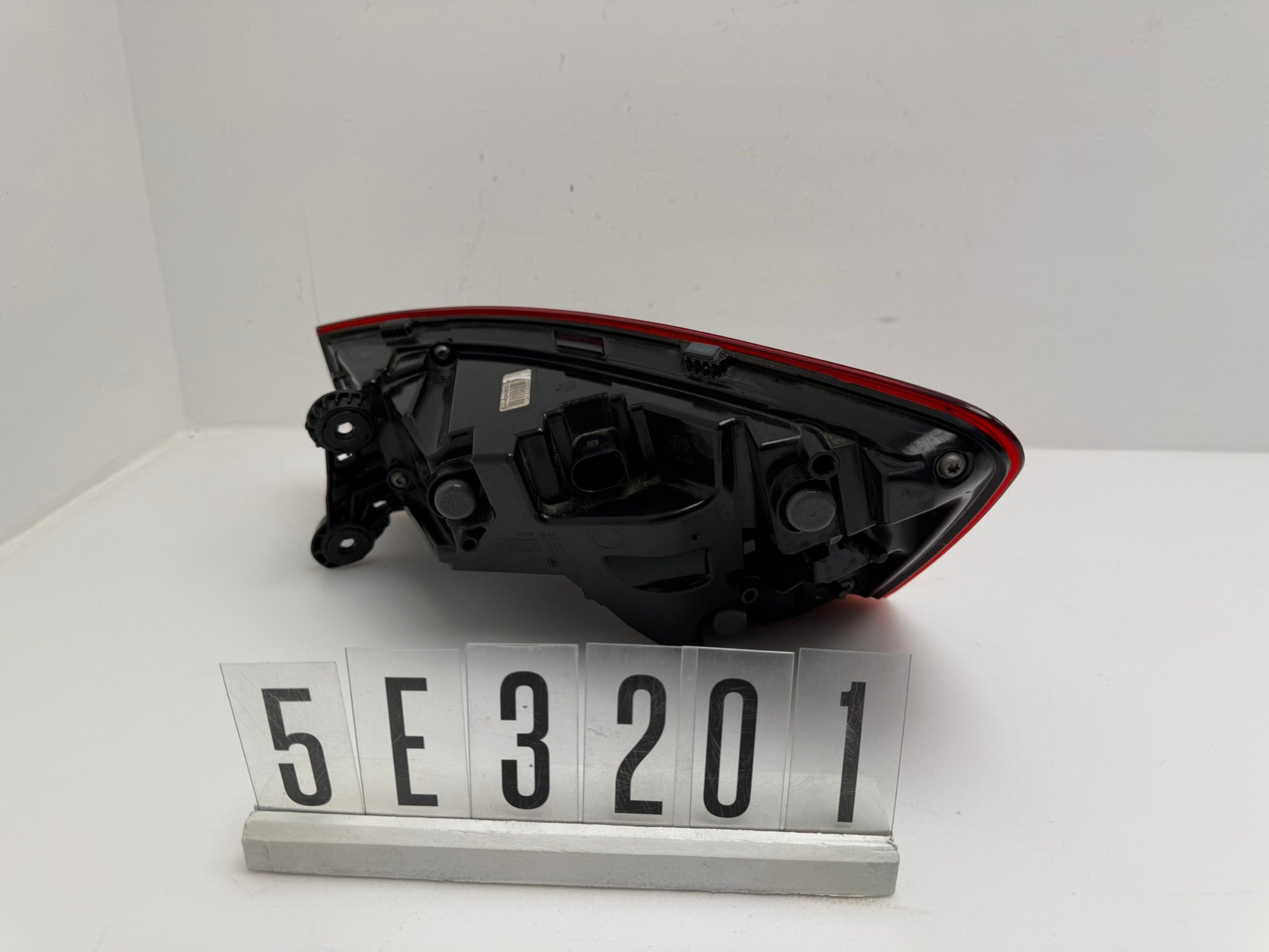 5E3.945.207.A, 400, Skoda Octavia Combi Rückleuchte LED