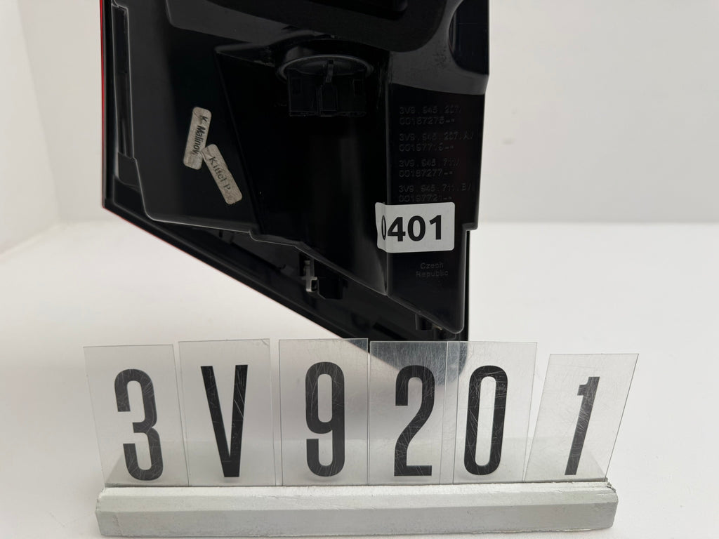 3V9.945.207, 401, Skoda Superb B8 Rückleuchte