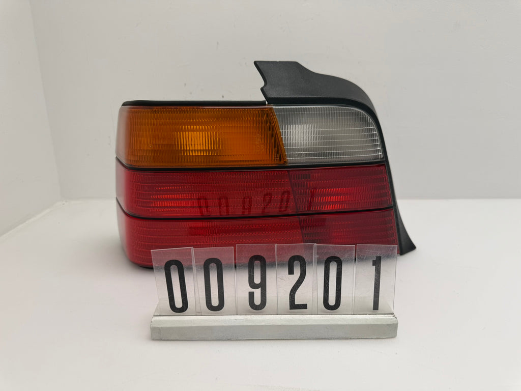 3812024, 404, BMW 3er Rückleuchte Links