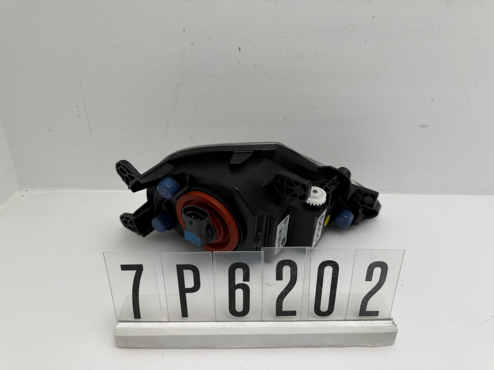 7P6941700C; 7P6 2 01-04; 405-408 Volkswagen Touareg 7PA/PH Nebelscheinwerfer Rechts