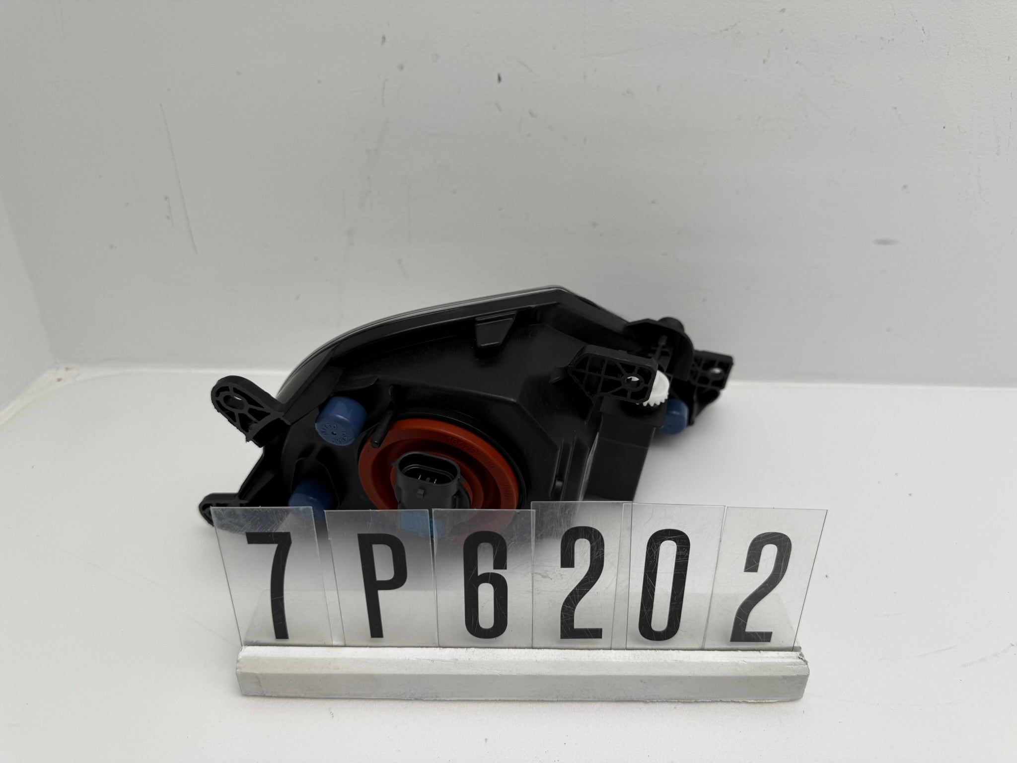 7P6941700C; 7P6 2 01-04; 405-408 Volkswagen Touareg 7PA/PH Nebelscheinwerfer Rechts