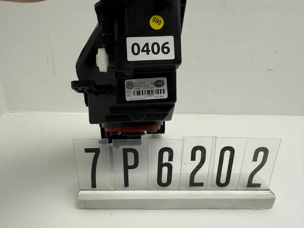 7P6941700C; 7P6 2 01-04; 405-408 Volkswagen Touareg 7PA/PH Nebelscheinwerfer Rechts