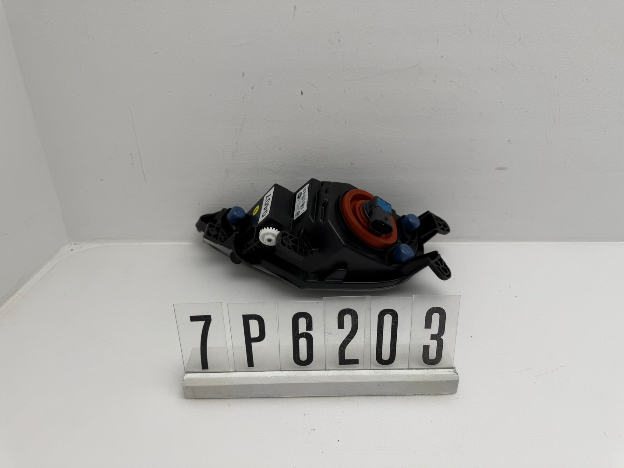 7P6941700C; 7P6 2 01-04; 405-408 Volkswagen Touareg 7PA/PH Nebelscheinwerfer Rechts