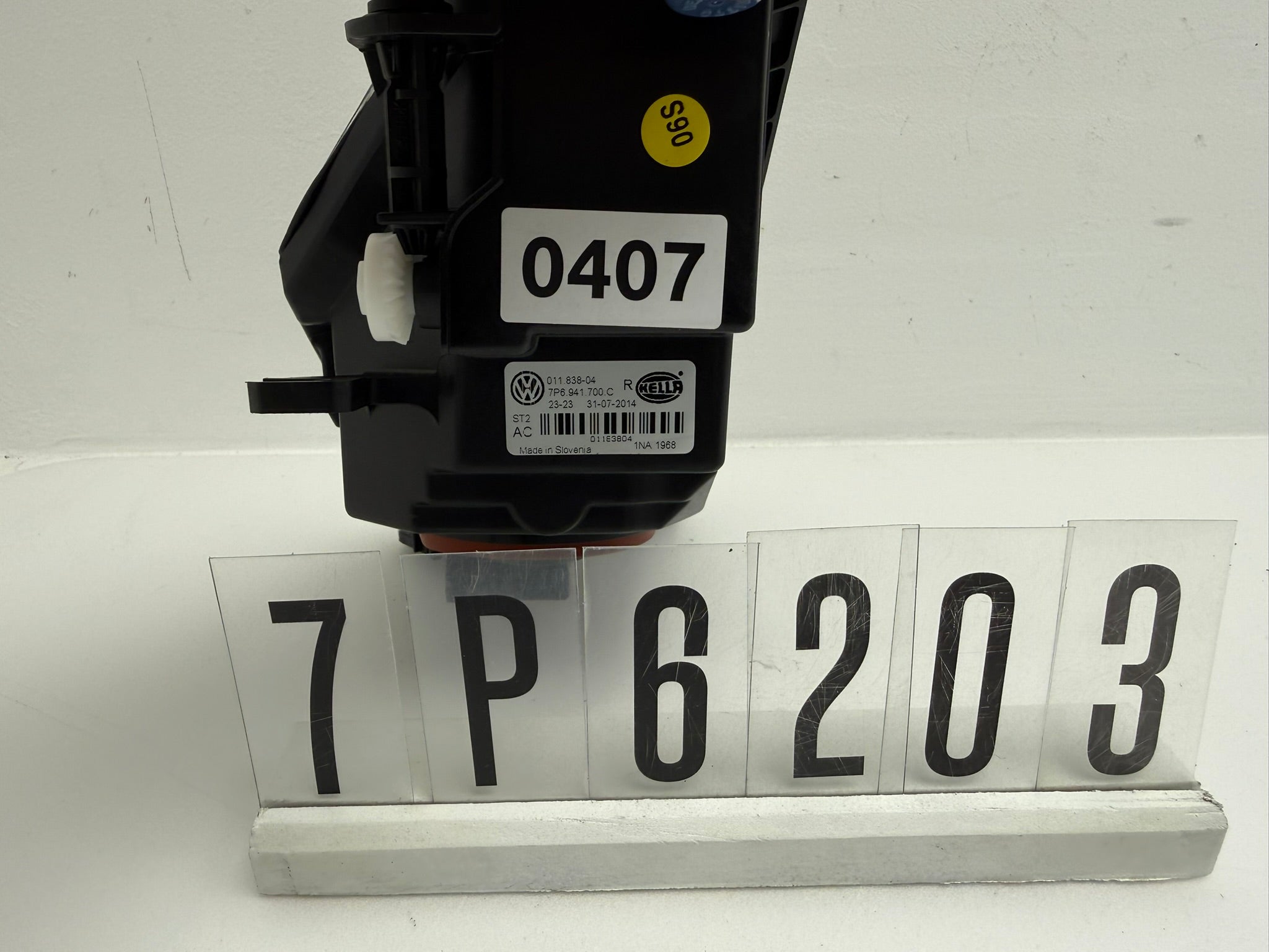 7P6941700C; 7P6 2 01-04; 405-408 Volkswagen Touareg 7PA/PH Nebelscheinwerfer Rechts