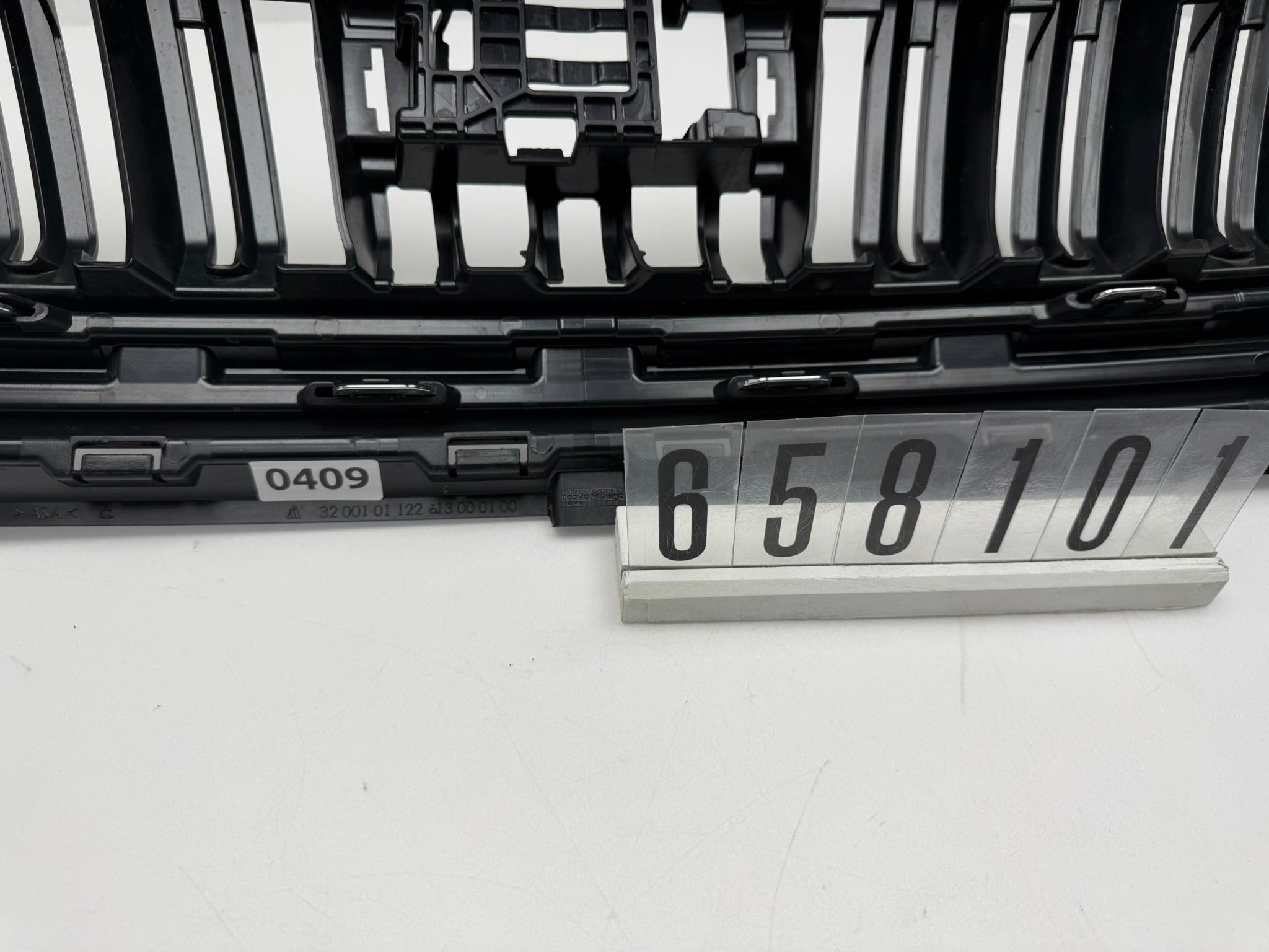 658 853 653; 658 1 01; 409 SKODA KAMIQ Kühlergrill