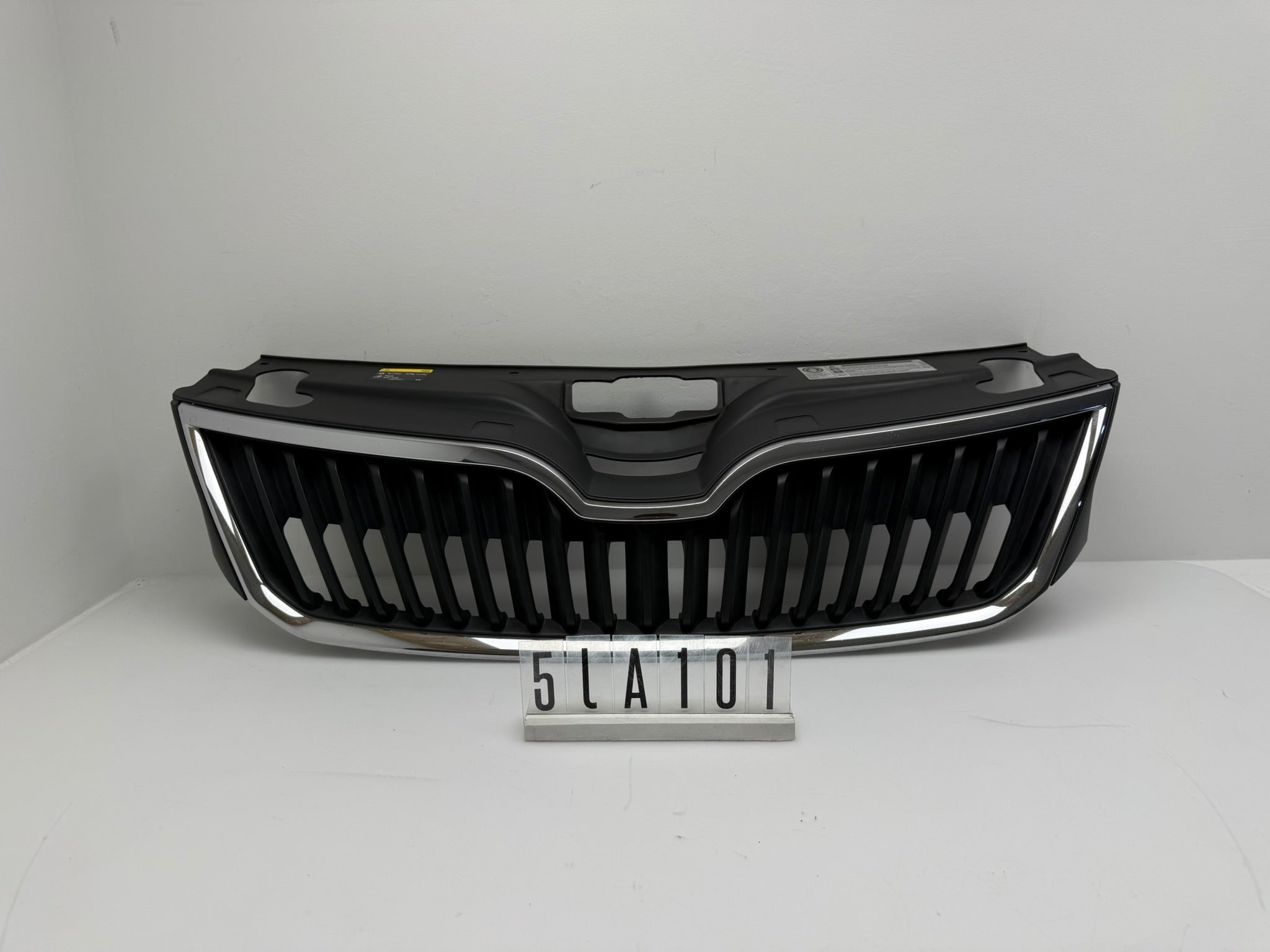 5JA 853 668; 5JA 1 01; 410  SKODA RAPID Kühlergrill