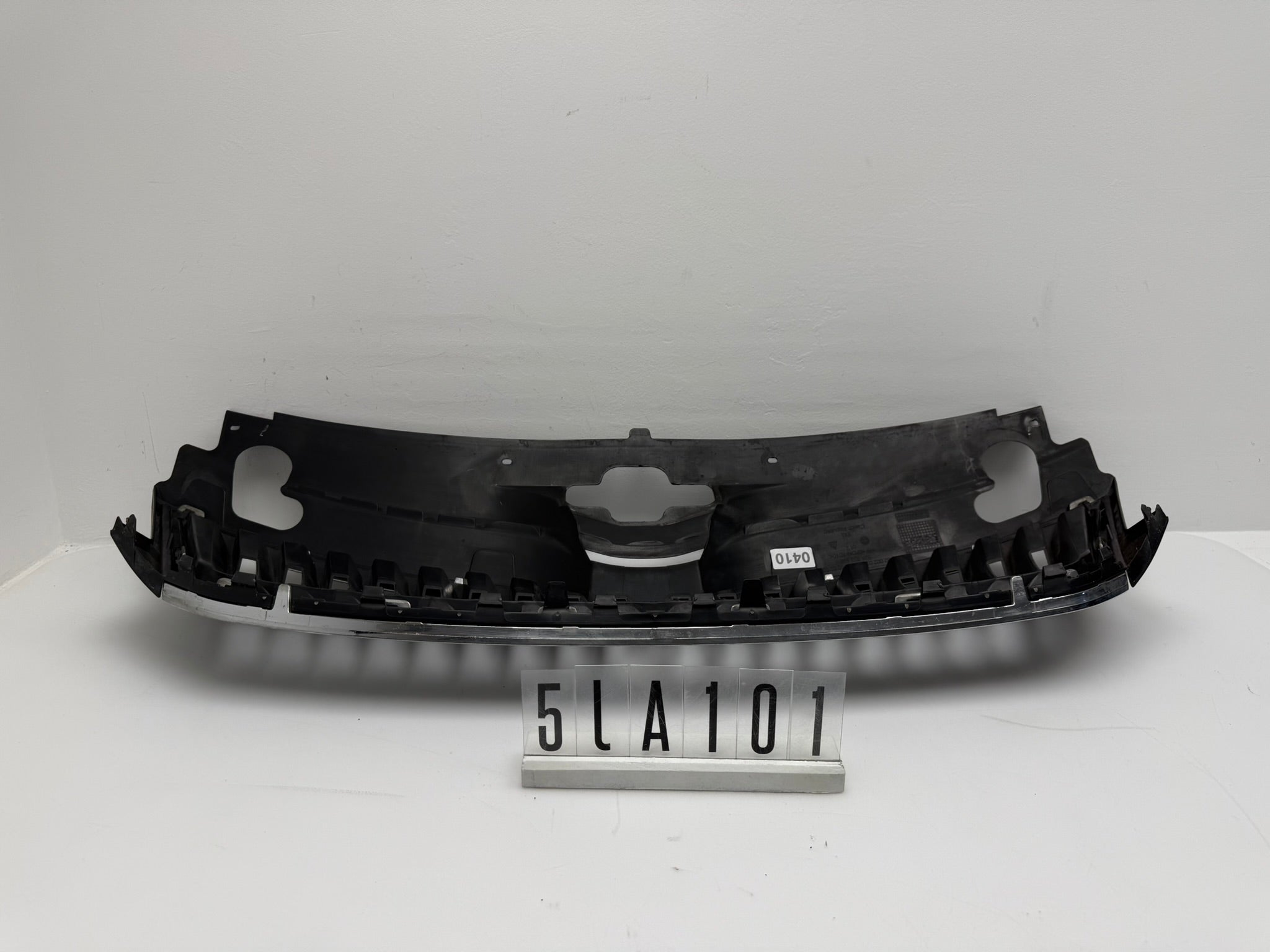 5JA 853 668; 5JA 1 01; 410  SKODA RAPID Kühlergrill