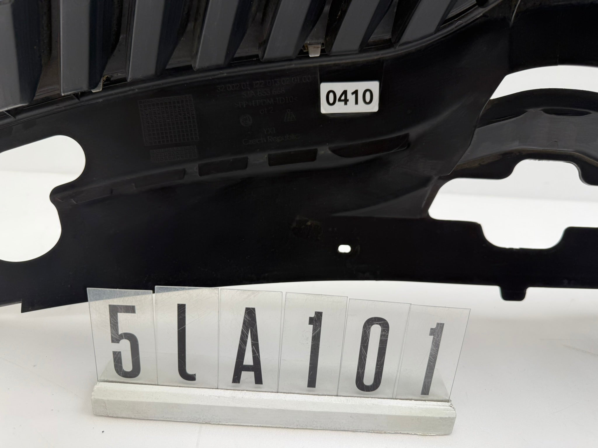 5JA 853 668; 5JA 1 01; 410  SKODA RAPID Kühlergrill
