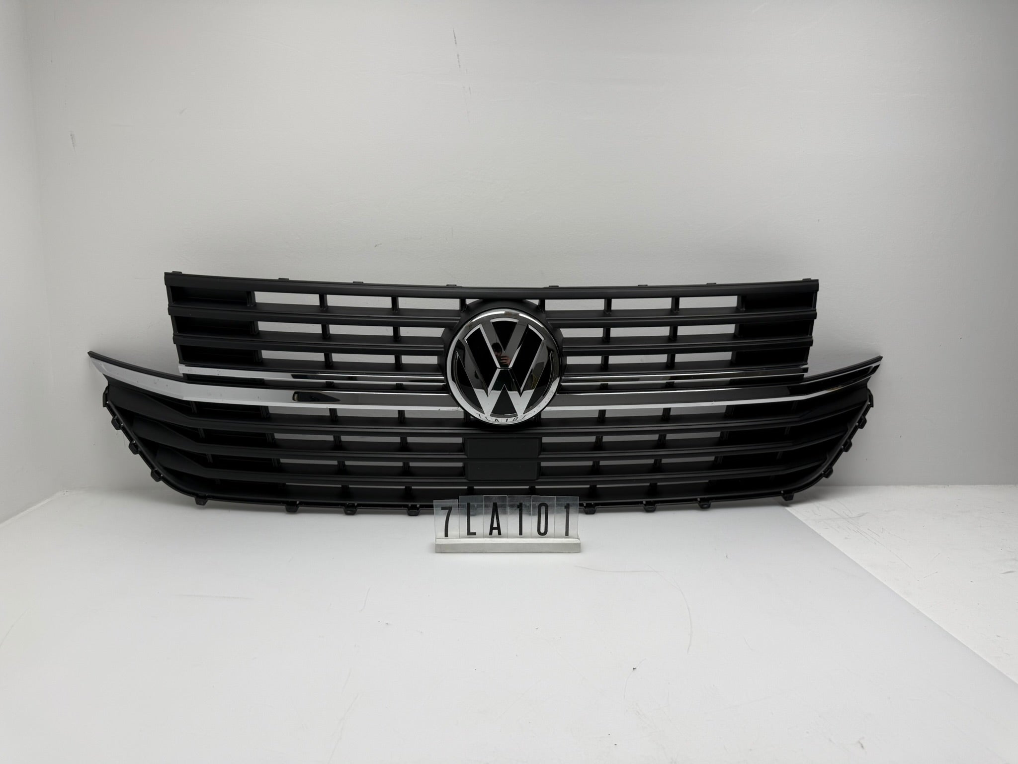 7LA.853.651; 7LA 1 01; 414 VW T6.1 T6 Facelift  Kühlergrill