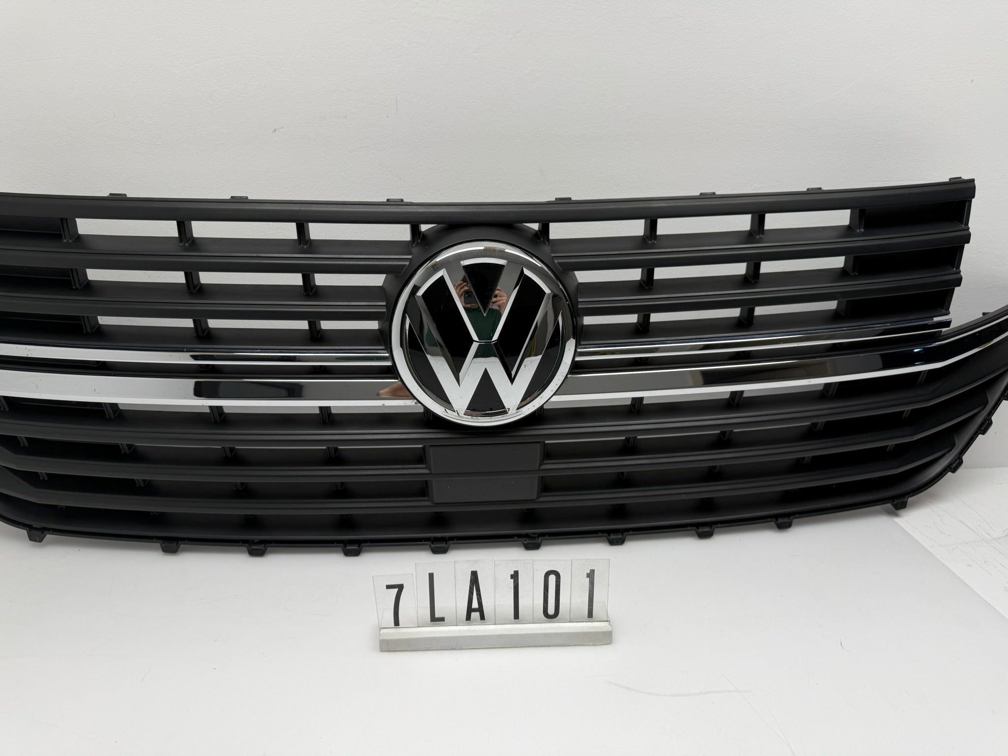 7LA.853.651; 7LA 1 01; 414 VW T6.1 T6 Facelift  Kühlergrill