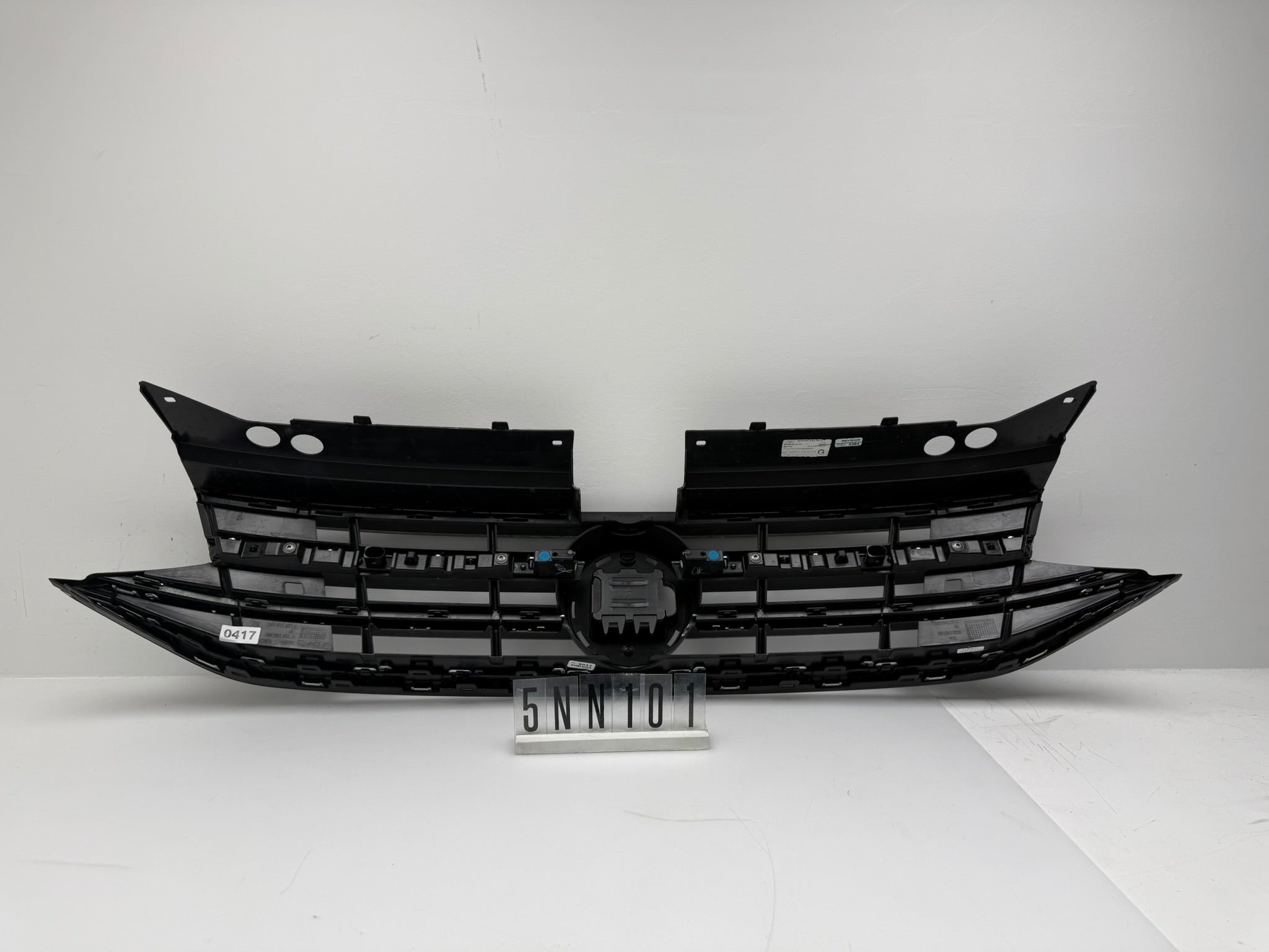 5NN.853.655D / 6NN.853.651 AG; 5NN 1 01; 417 VW Tiguan Kühlergrill LED