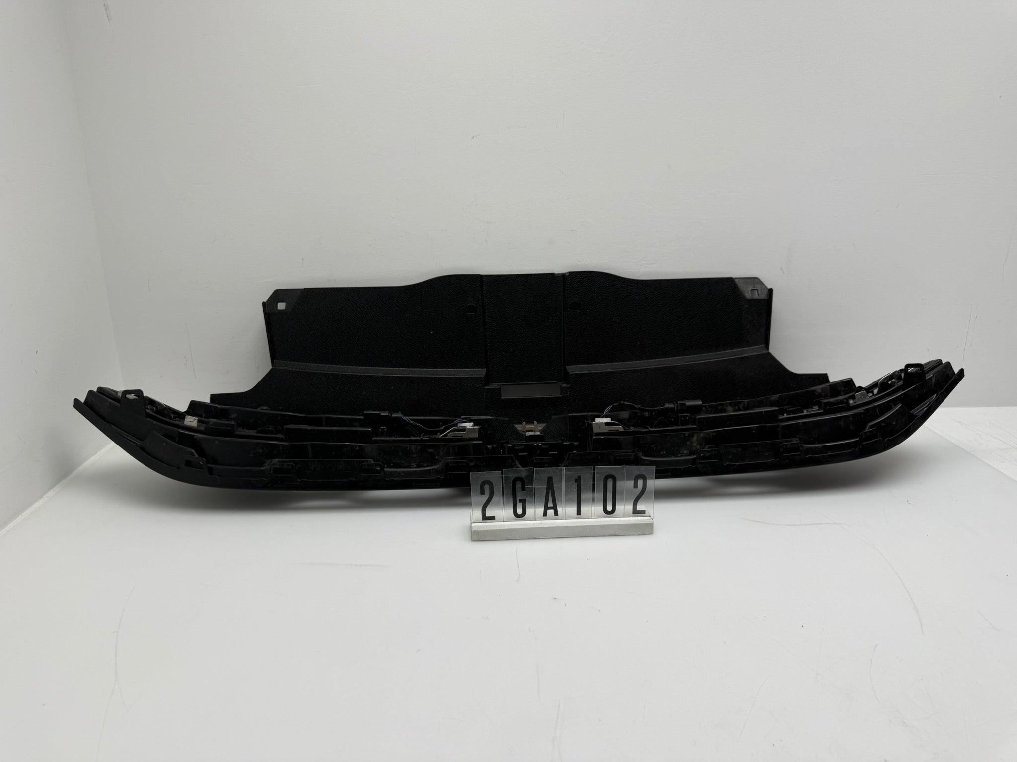 2GA.853.653.H; 2GA 1 02; 419 VW T-ROC 2GA FACELIFT Kühlergrill LED R-Line