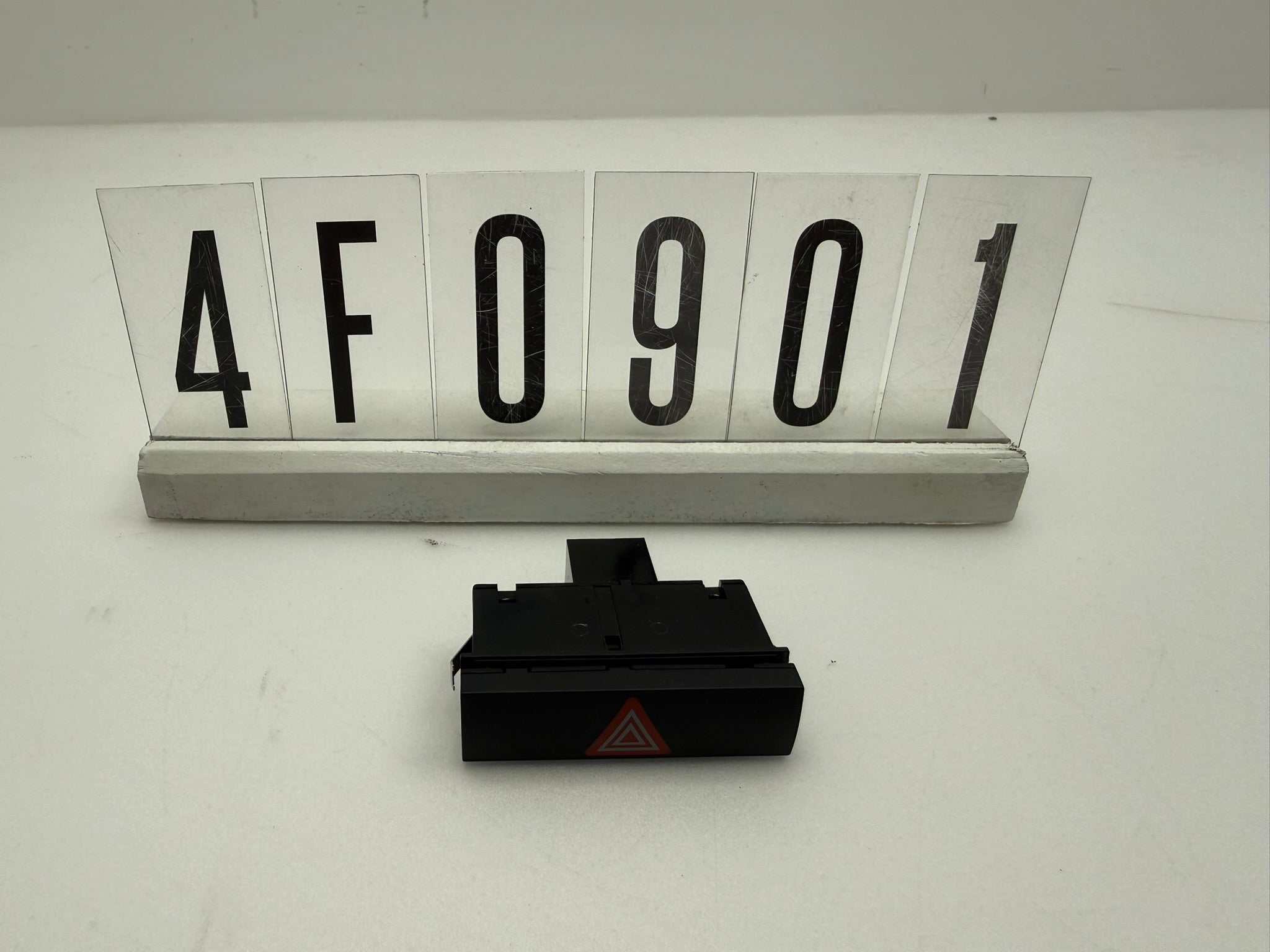 4F0941509, 421, Original Audi A6 Warnblinkschalter