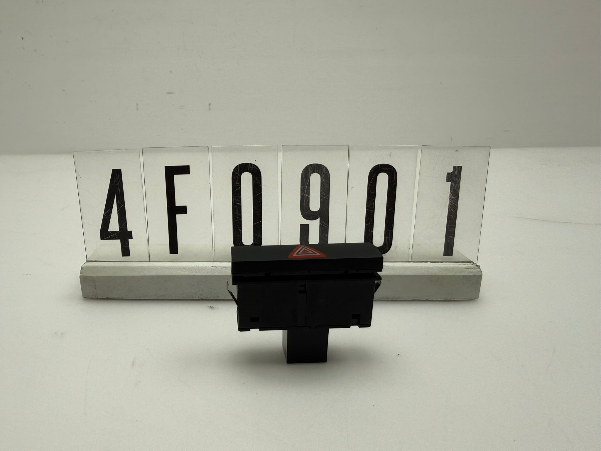 4F0941509, 421, Original Audi A6 Warnblinkschalter