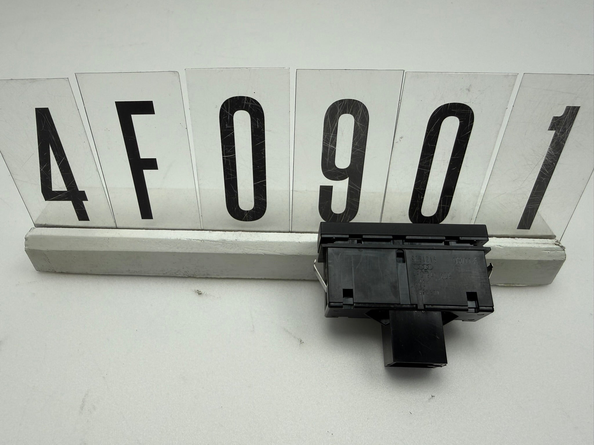 4F0941509, 421, Original Audi A6 Warnblinkschalter