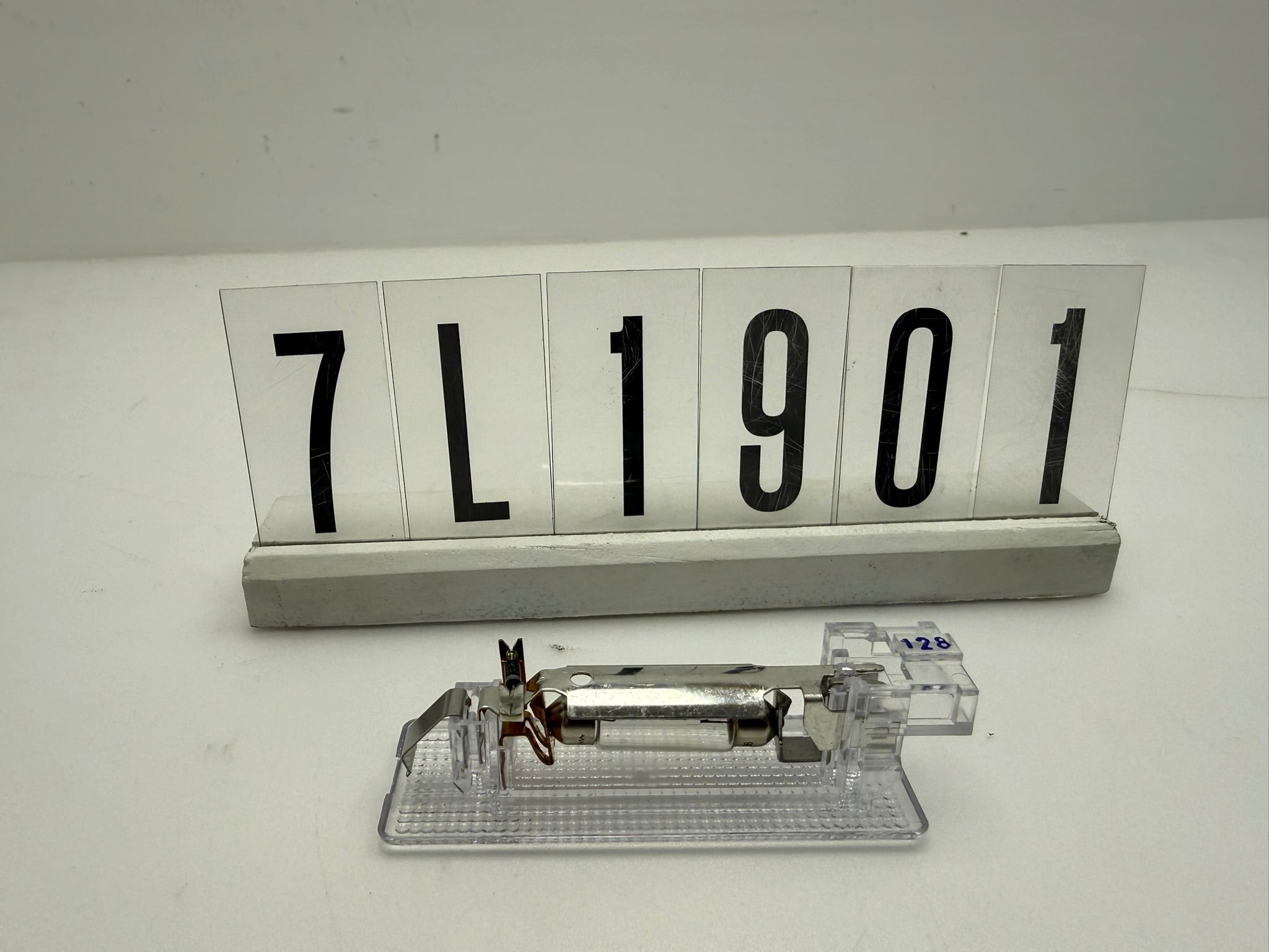 7L6947101, 422, Kofferraumbeleuchtung VW Passat CC, B6, B7, B8 |Limo + Variant