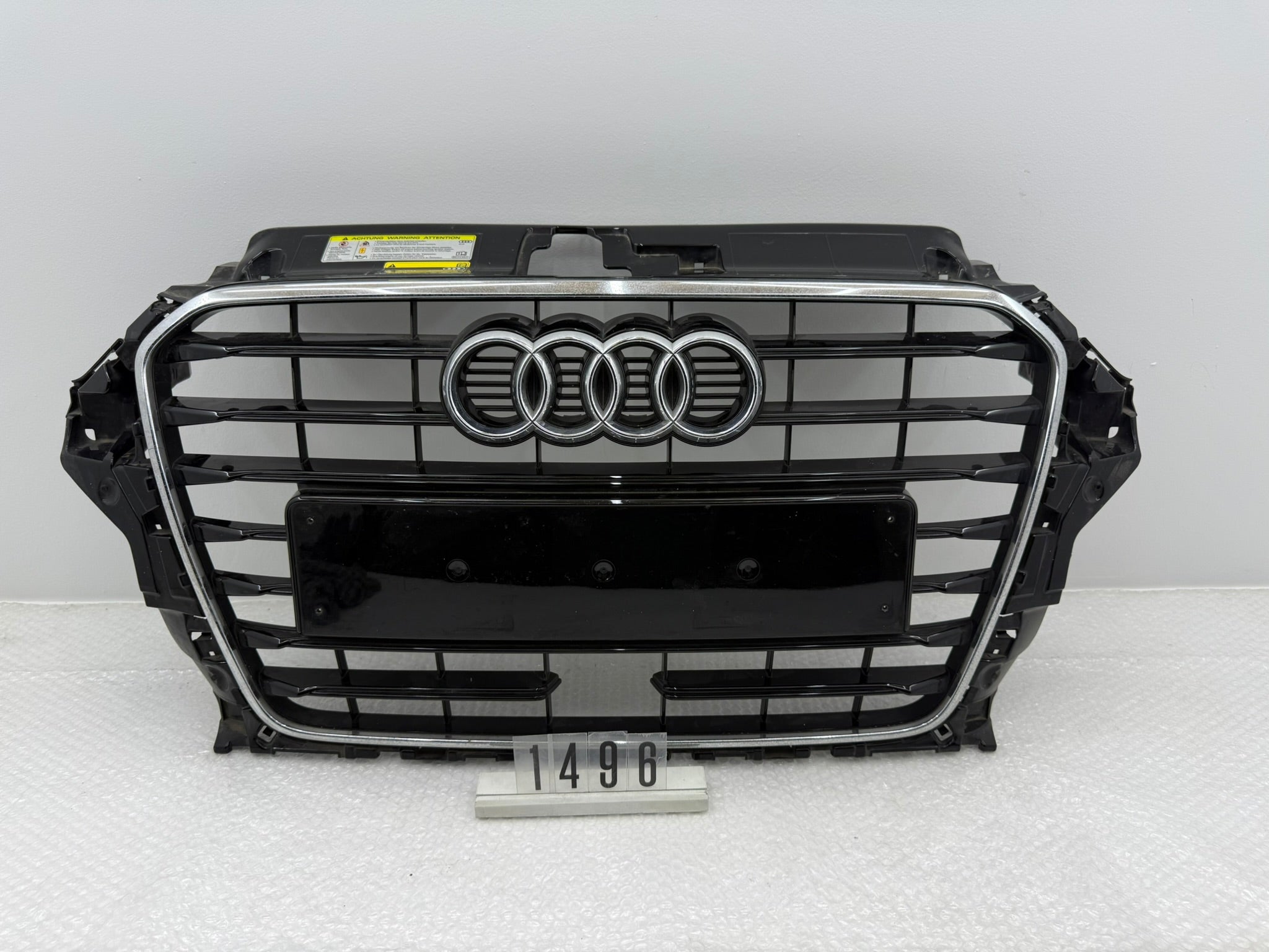 8V3853651A, 1496, Audi A3 S3 8V Kühlergrill Original