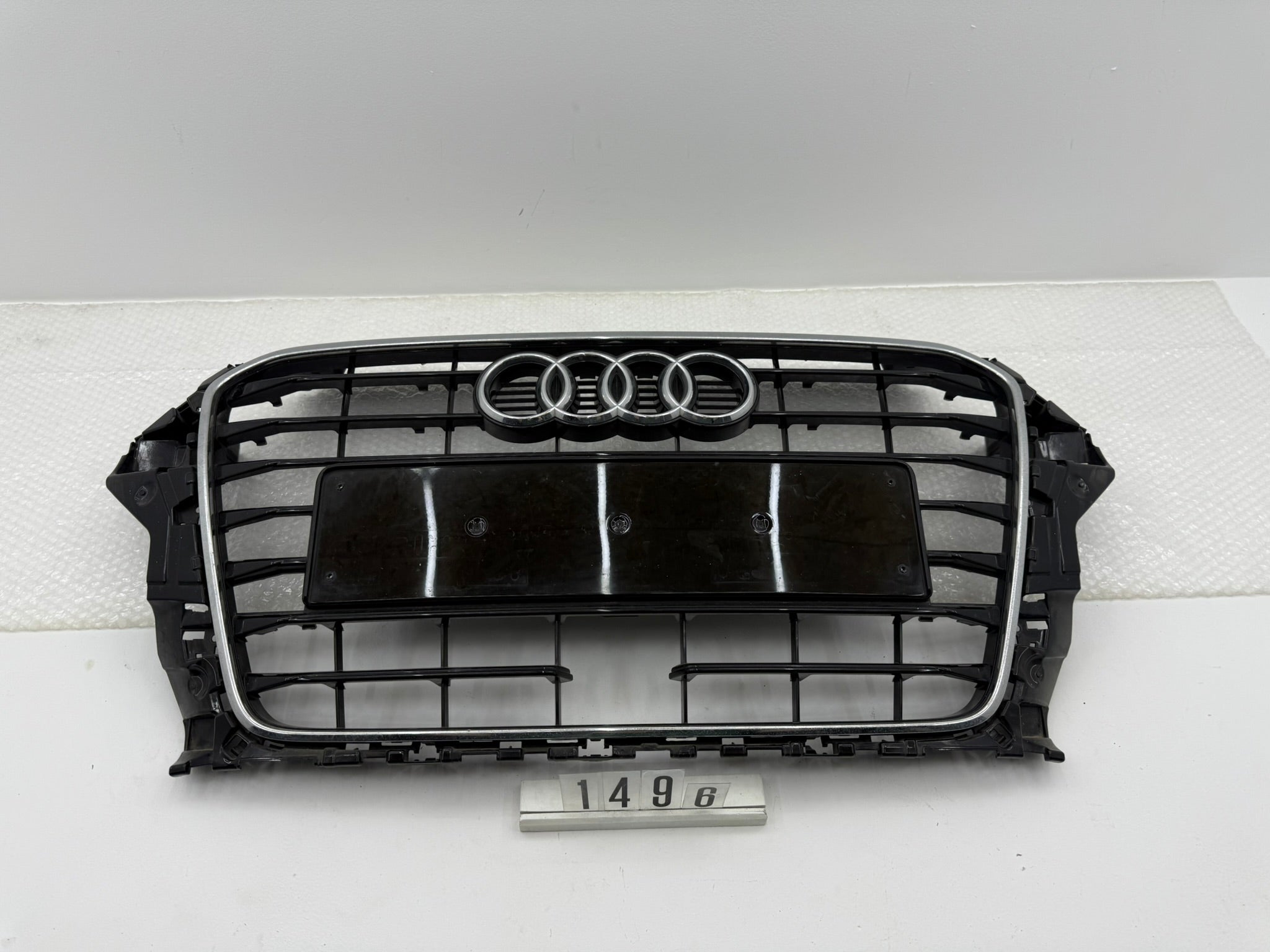 8V3853651A, 1496, Audi A3 S3 8V Kühlergrill Original