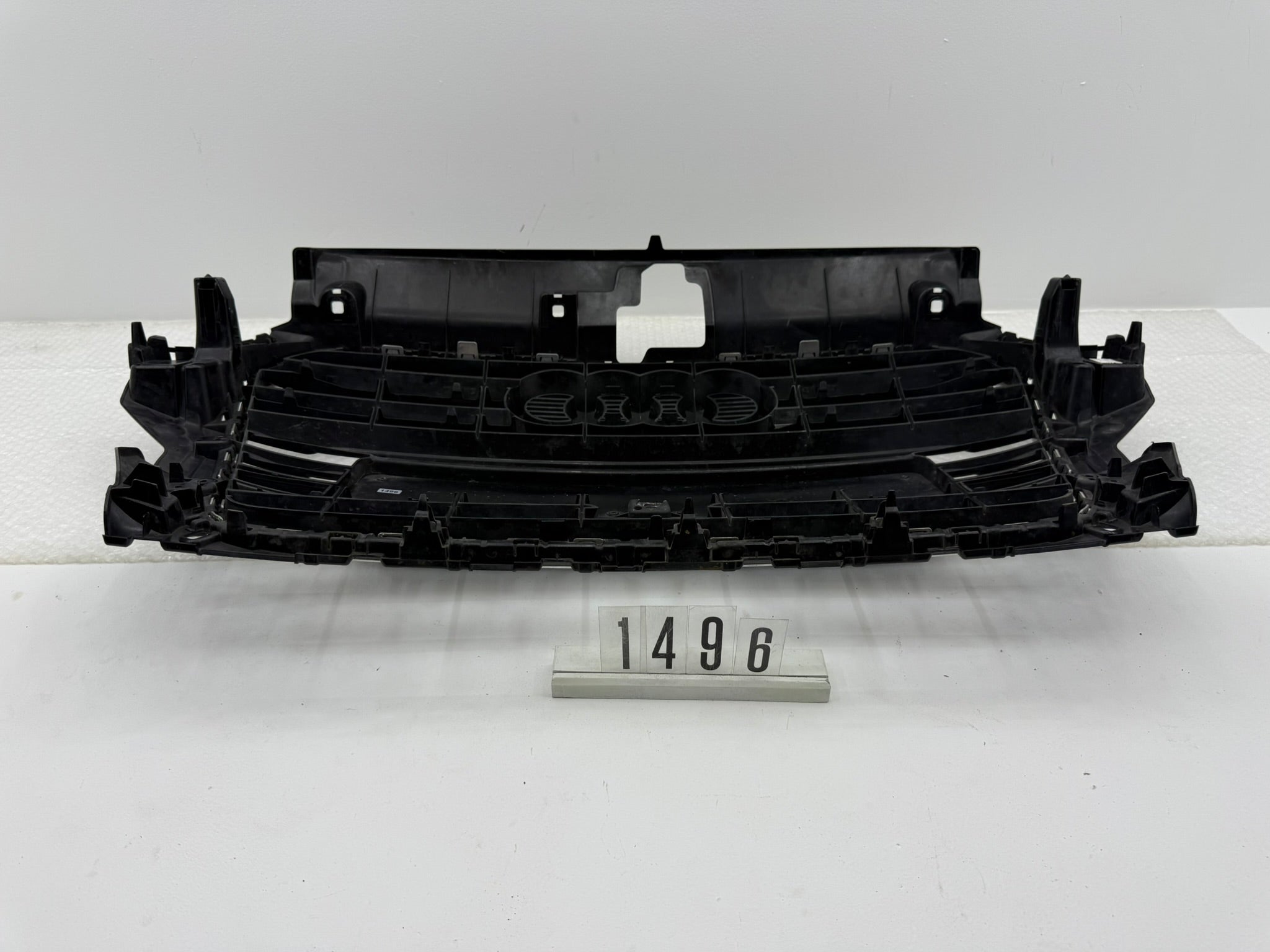 8V3853651A, 1496, Audi A3 S3 8V Kühlergrill Original