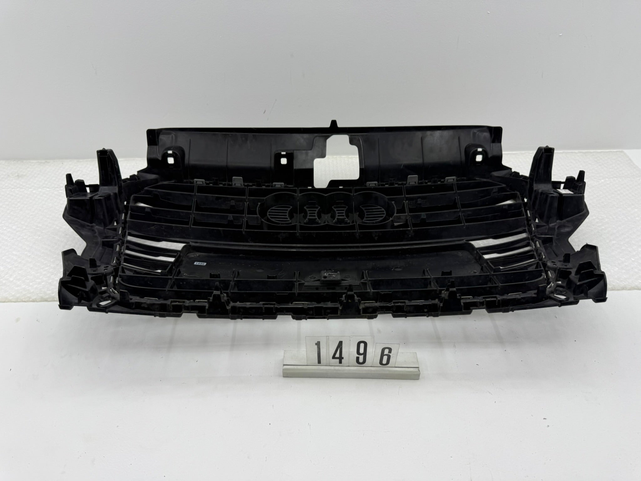 8V3853651A, 1496, Audi A3 S3 8V Kühlergrill Original