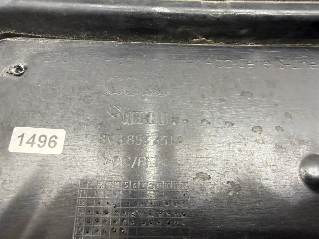 8V3853651A, 1496, Audi A3 S3 8V Kühlergrill Original