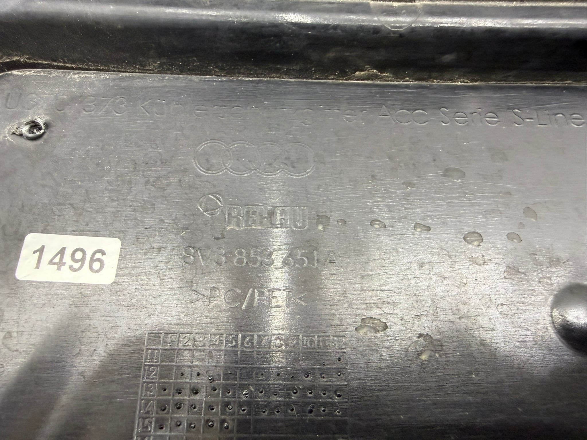 8V3853651A, 1496, Audi A3 S3 8V Kühlergrill Original