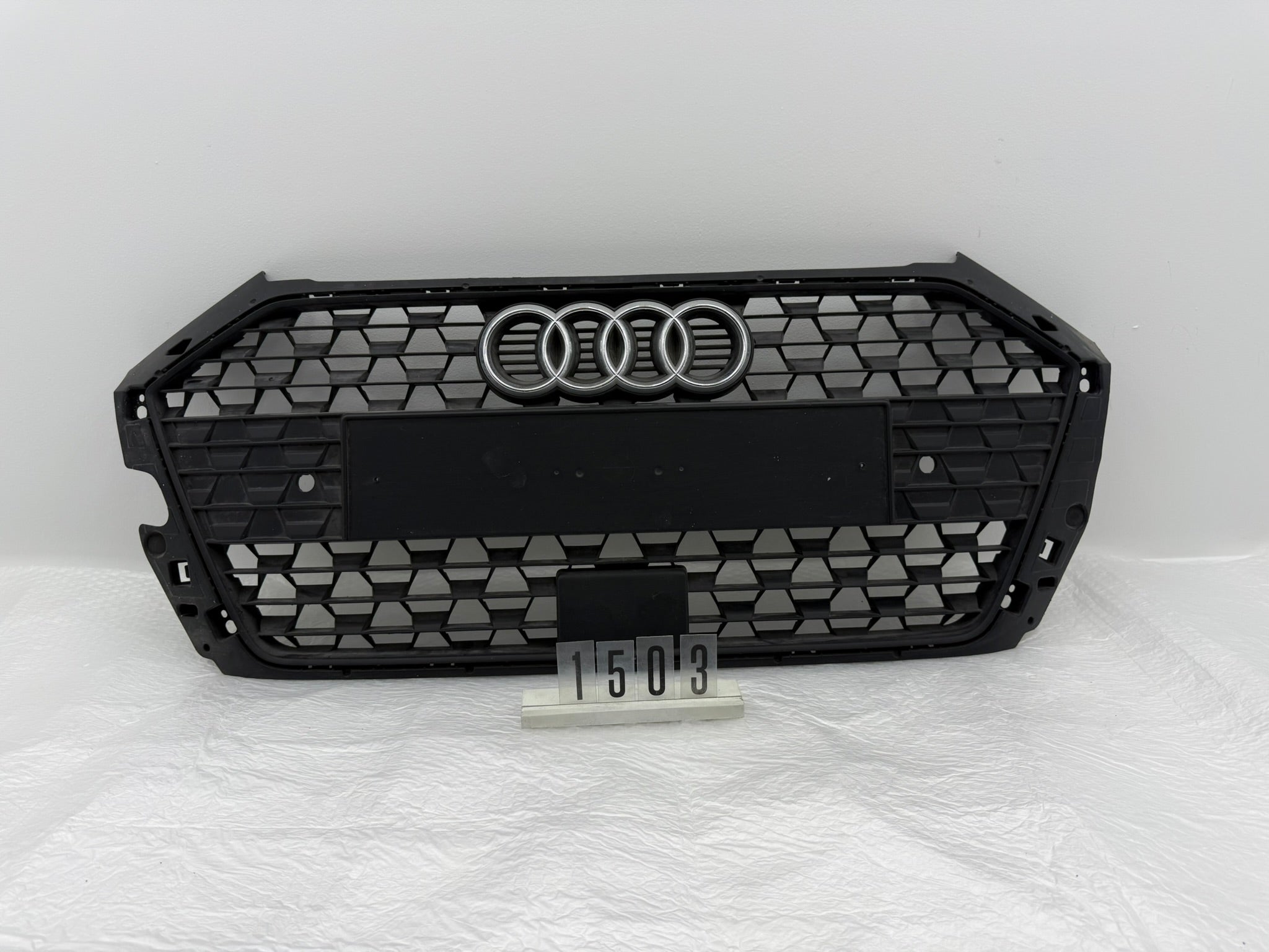 82A853653, 1503, Audi A1 Kühlergrill