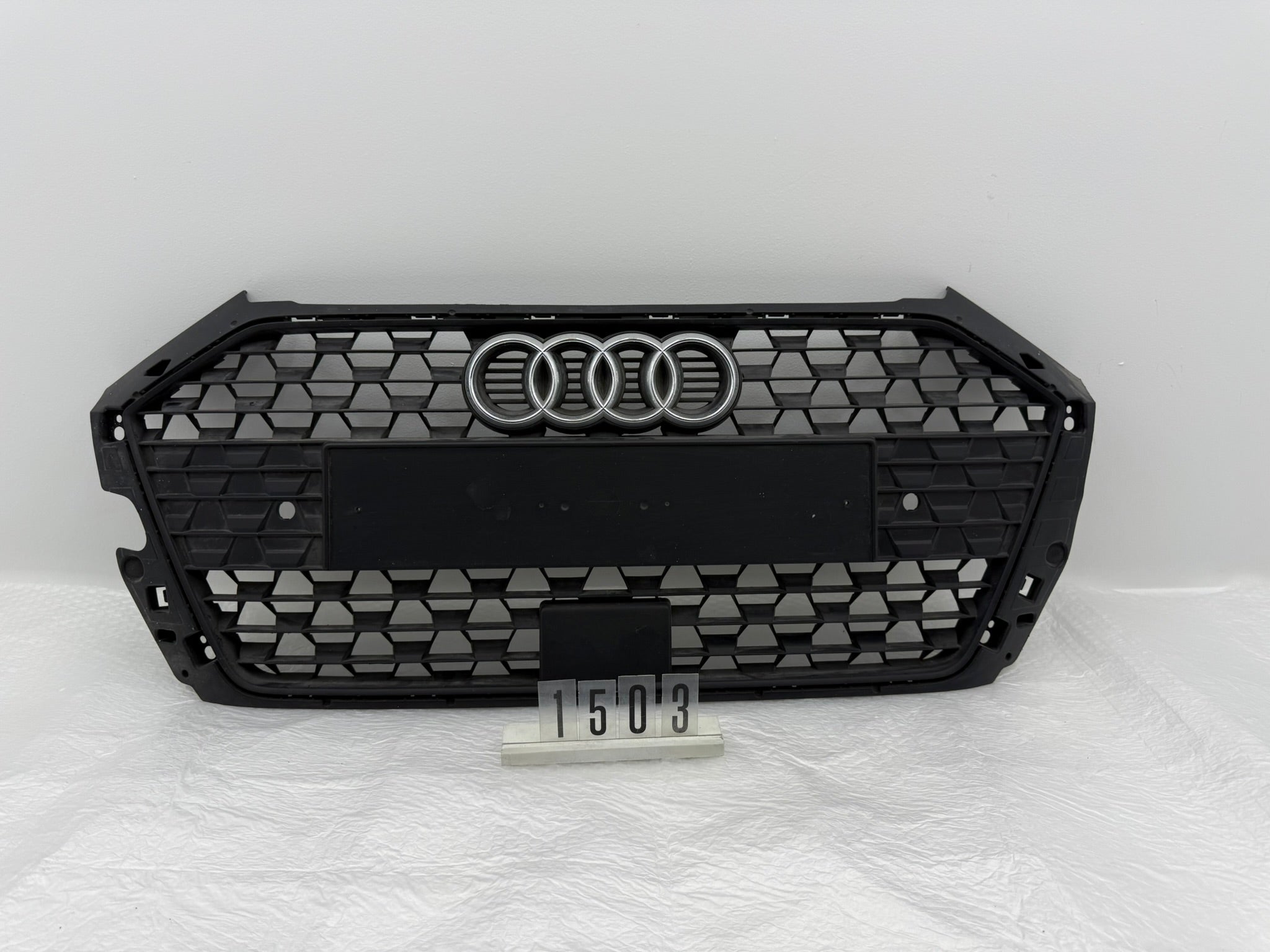 82A853653, 1503, Audi A1 Kühlergrill
