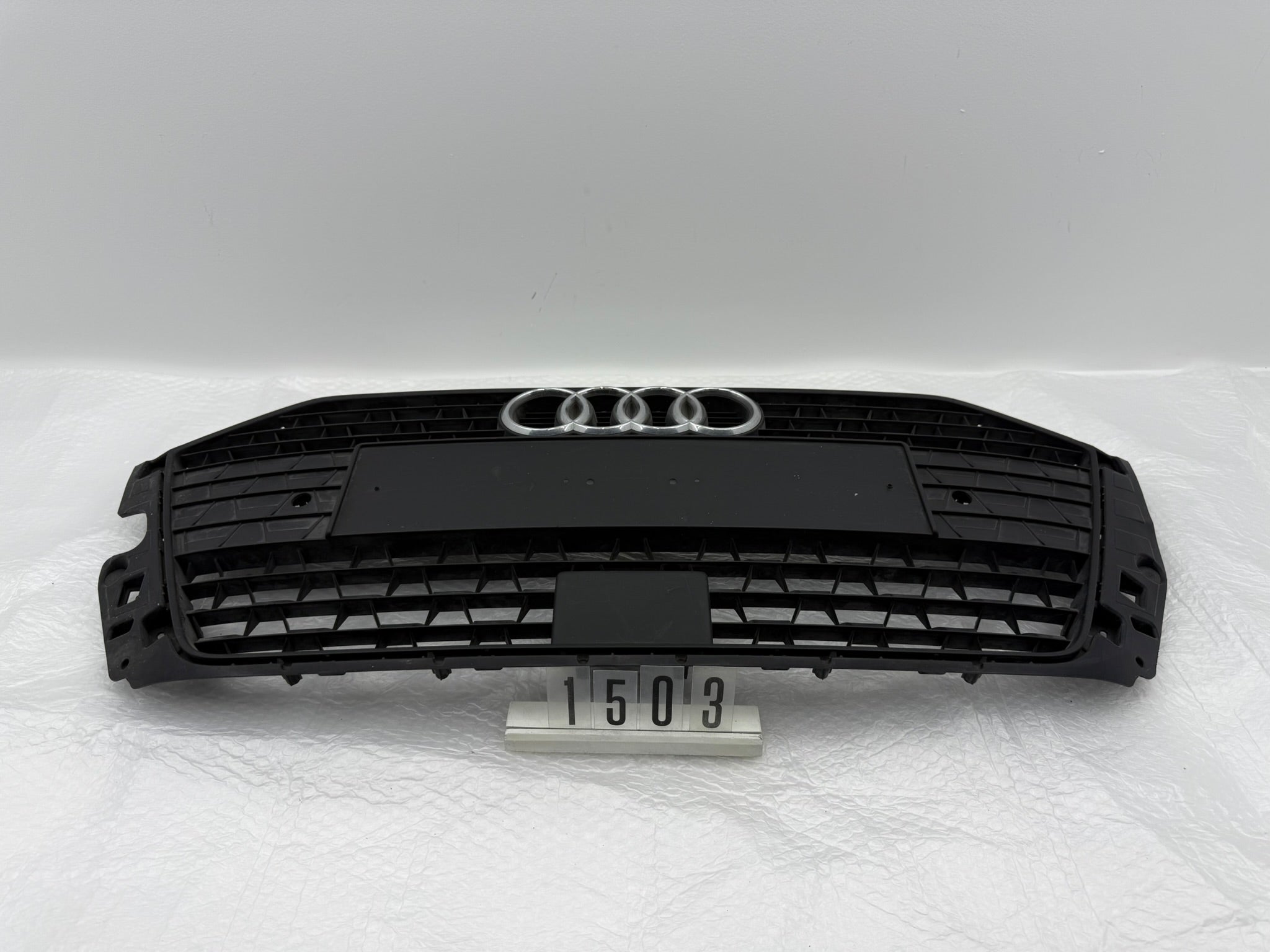 82A853653, 1503, Audi A1 Kühlergrill
