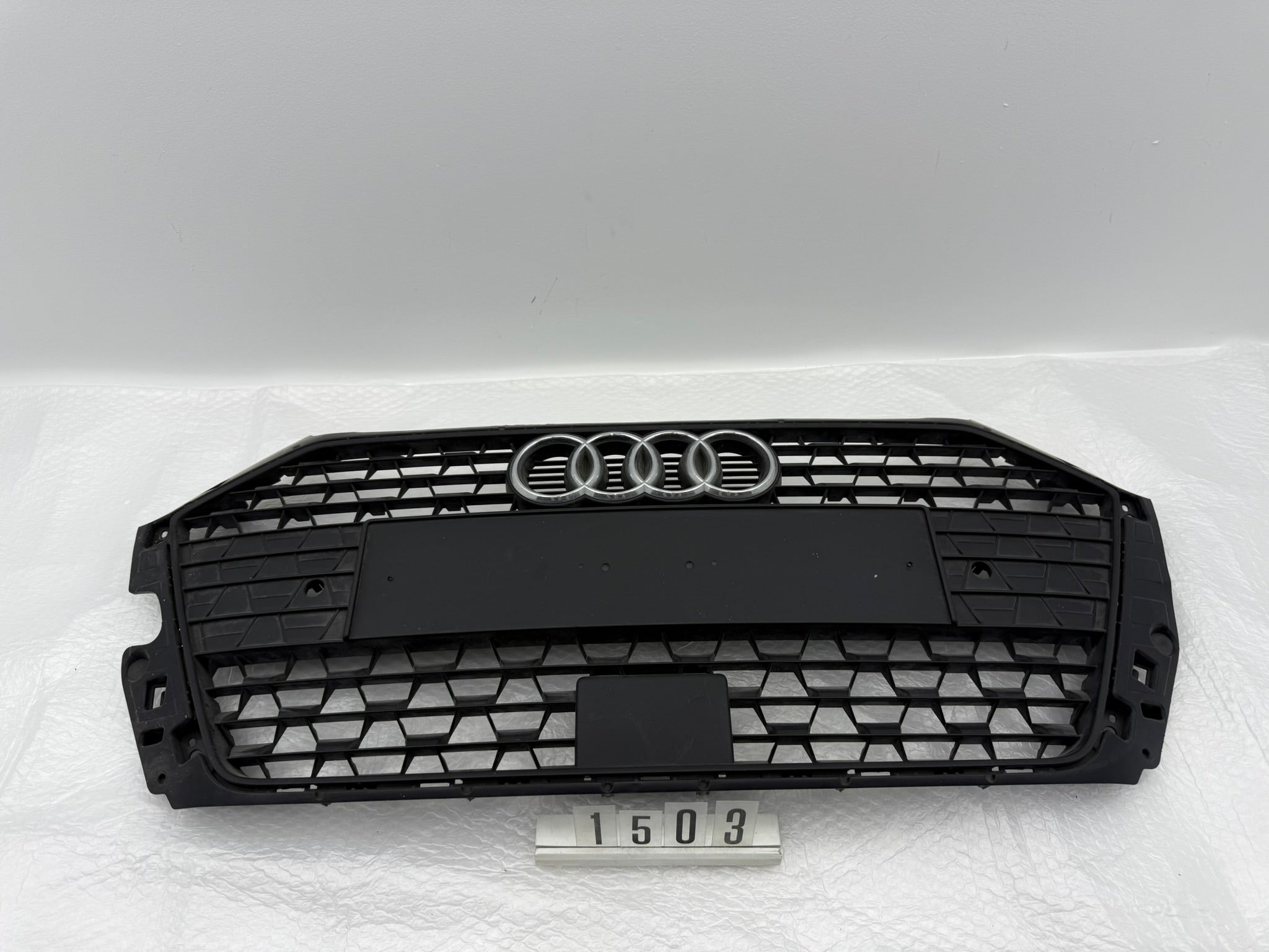 82A853653, 1503, Audi A1 Kühlergrill