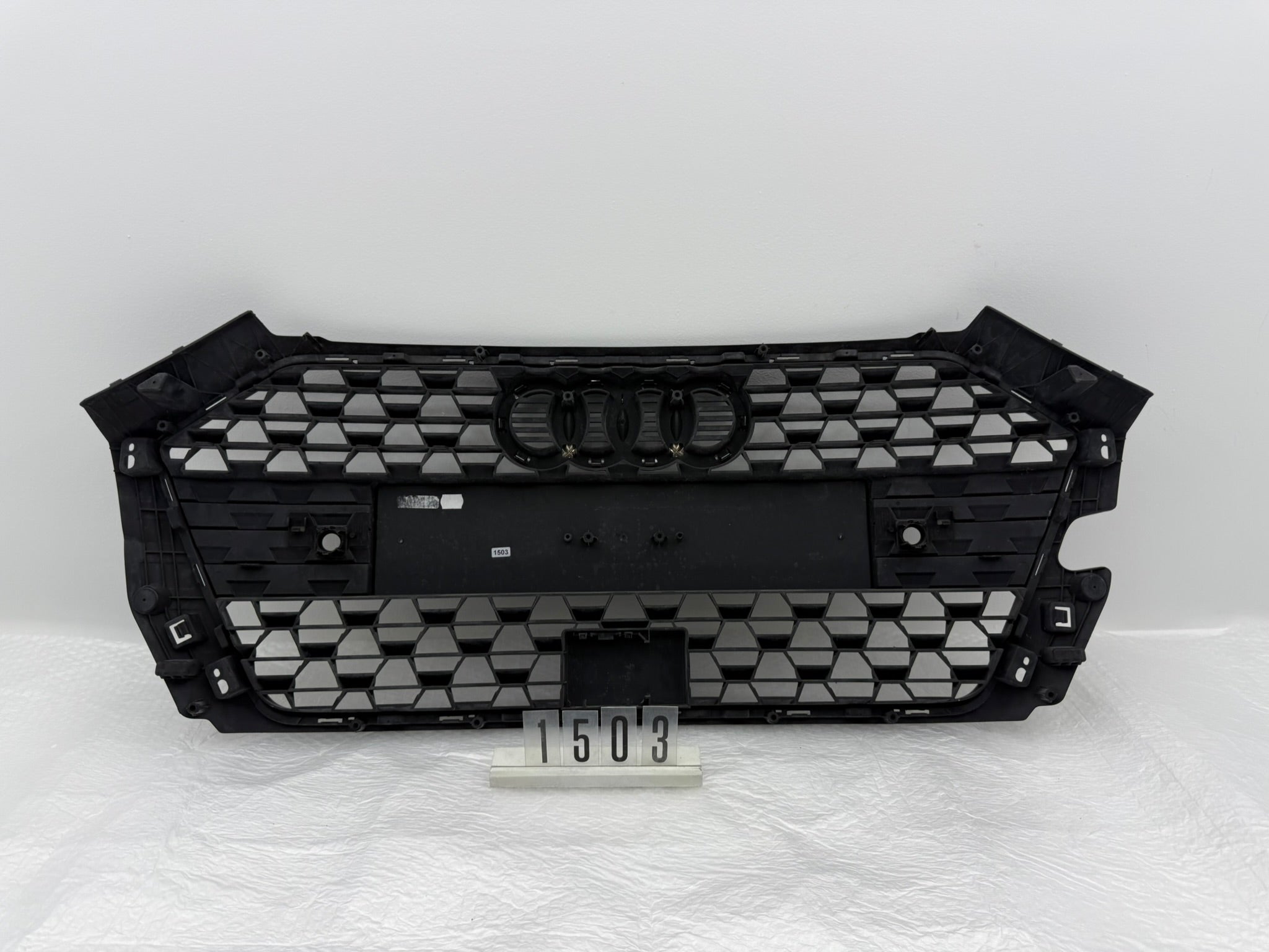82A853653, 1503, Audi A1 Kühlergrill
