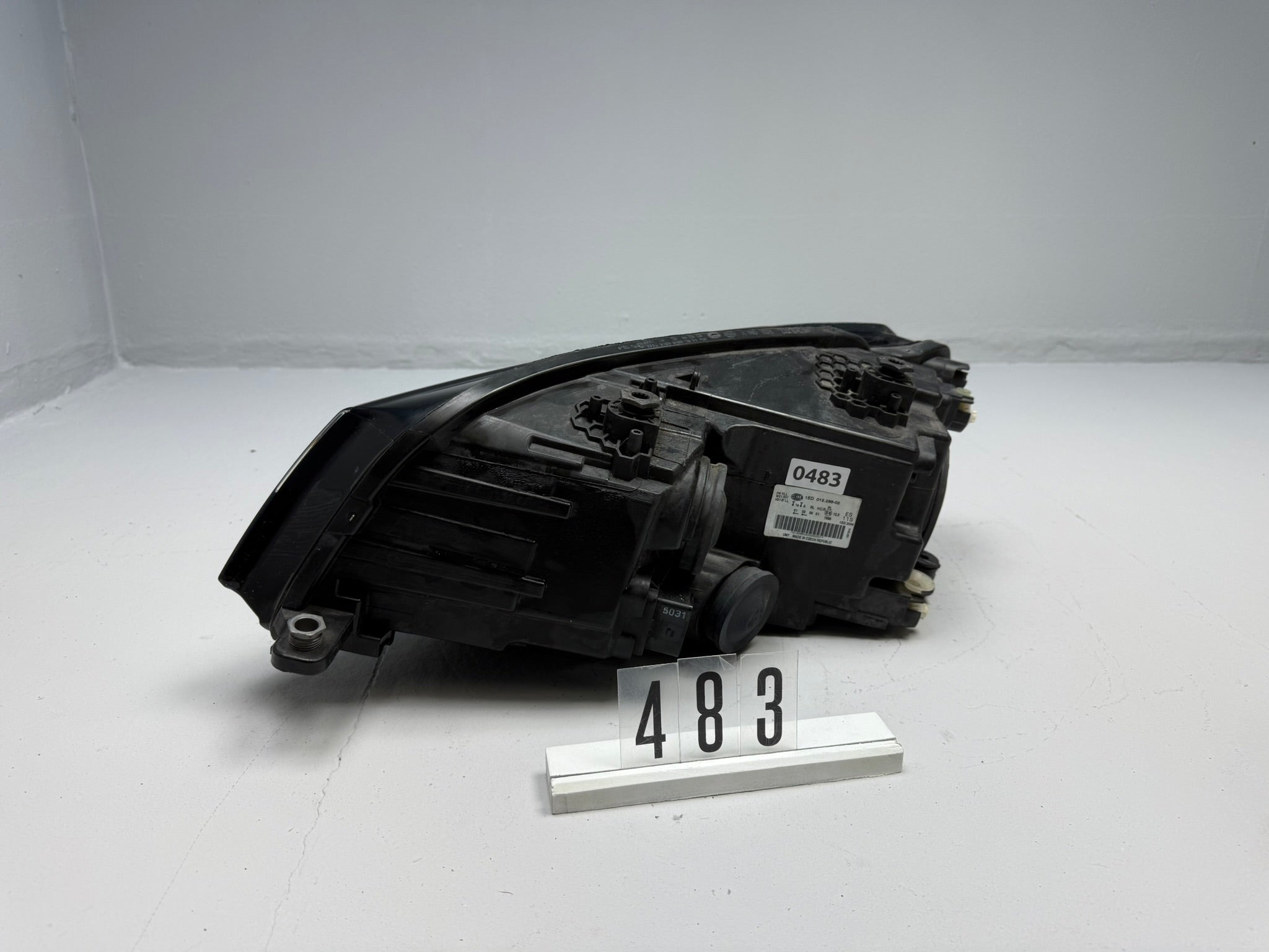 1ED012286-02, 483, HELLA Hauptscheinwerfer 1ED 012.286-021 für VW  rechts