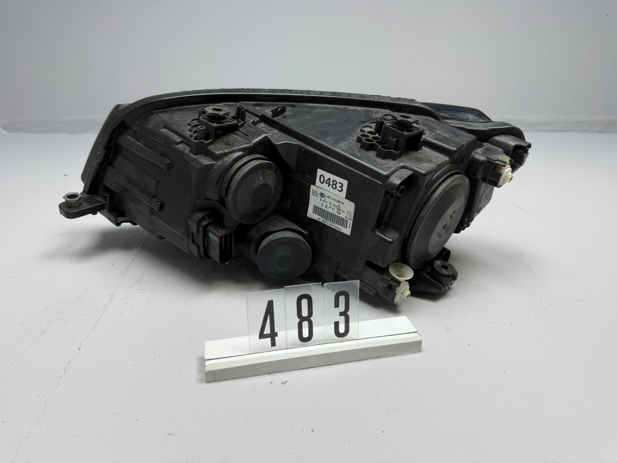1ED012286-02, 483, HELLA Hauptscheinwerfer 1ED 012.286-021 für VW  rechts