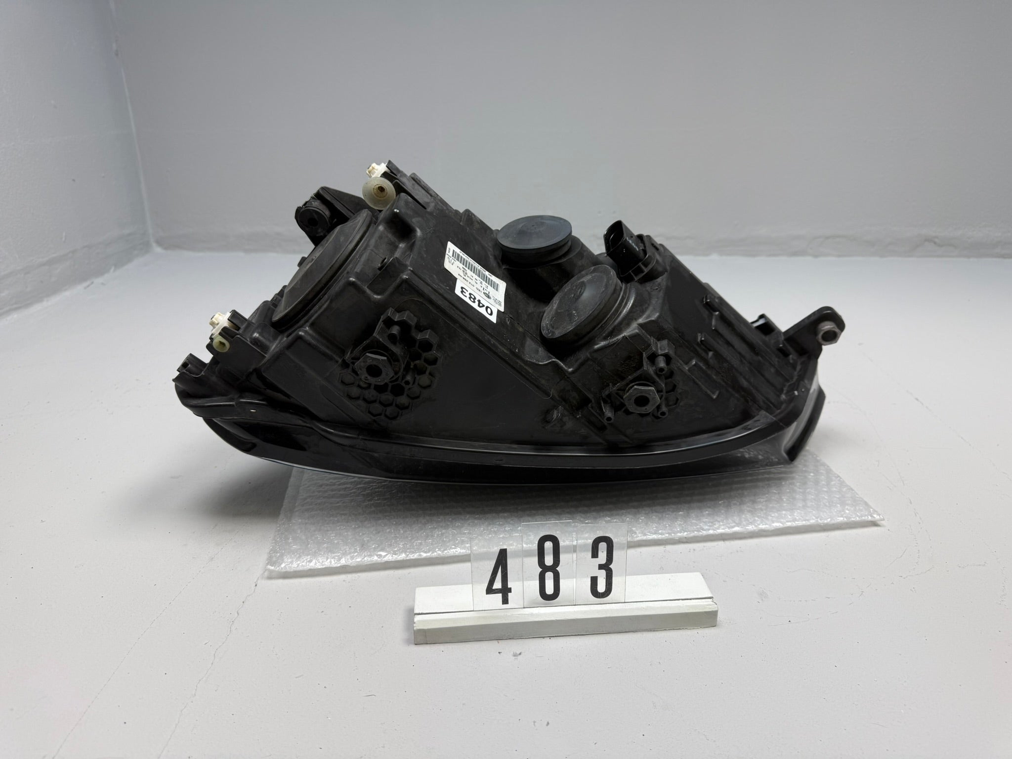 1ED012286-02, 483, HELLA Hauptscheinwerfer 1ED 012.286-021 für VW  rechts