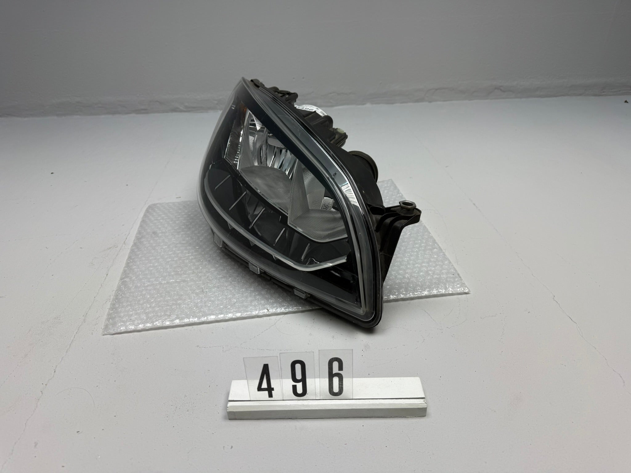 1ST941006, 496, HELLA Hauptscheinwerfer Rechts für SKODA Citigo