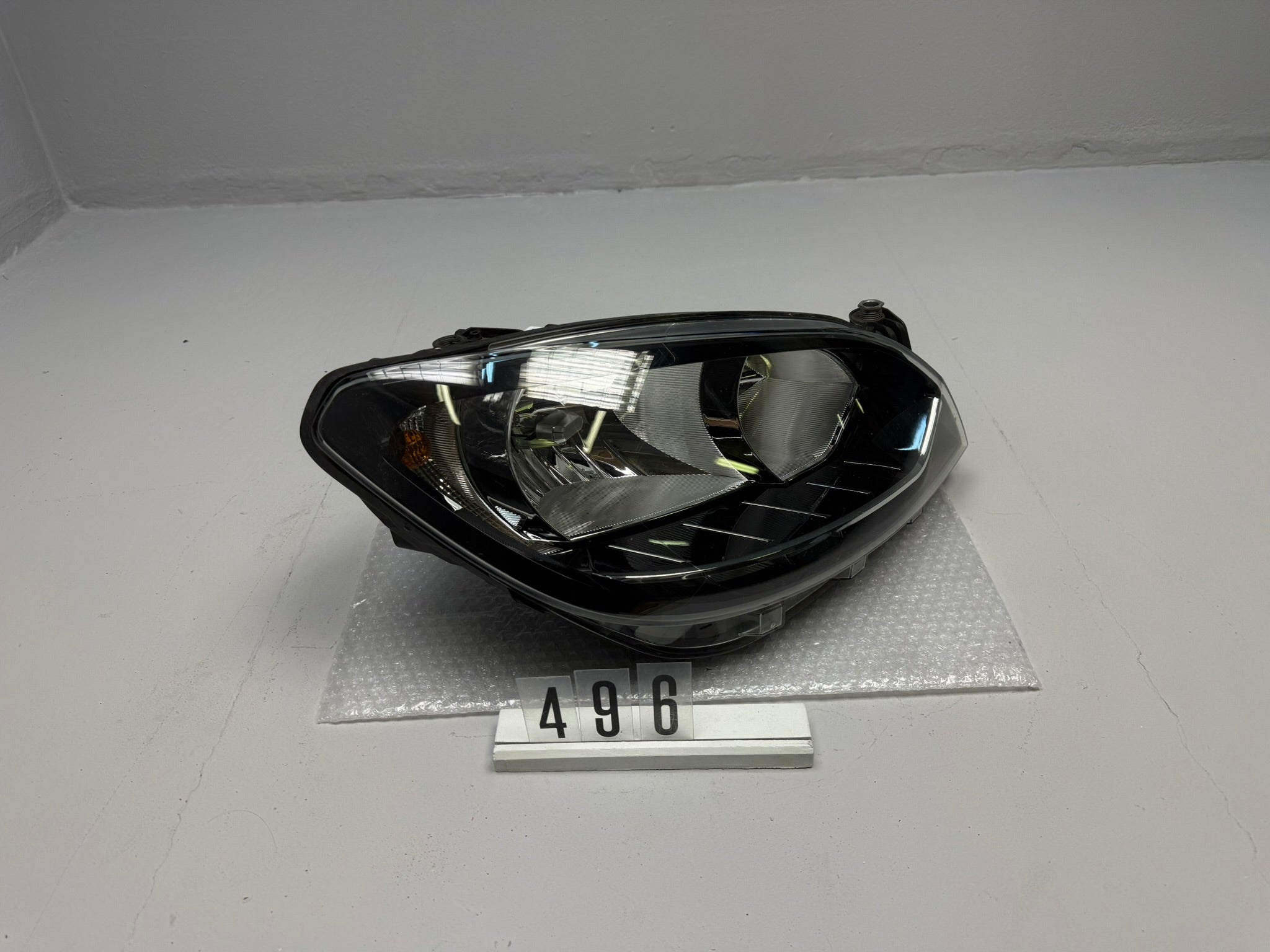 1ST941006, 496, HELLA Hauptscheinwerfer Rechts für SKODA Citigo