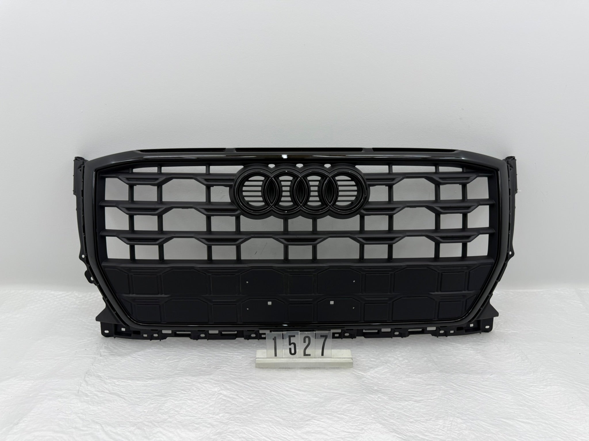 8LA853651H, 1527, AUDI Q2 GA Kühlergrill  schwarz