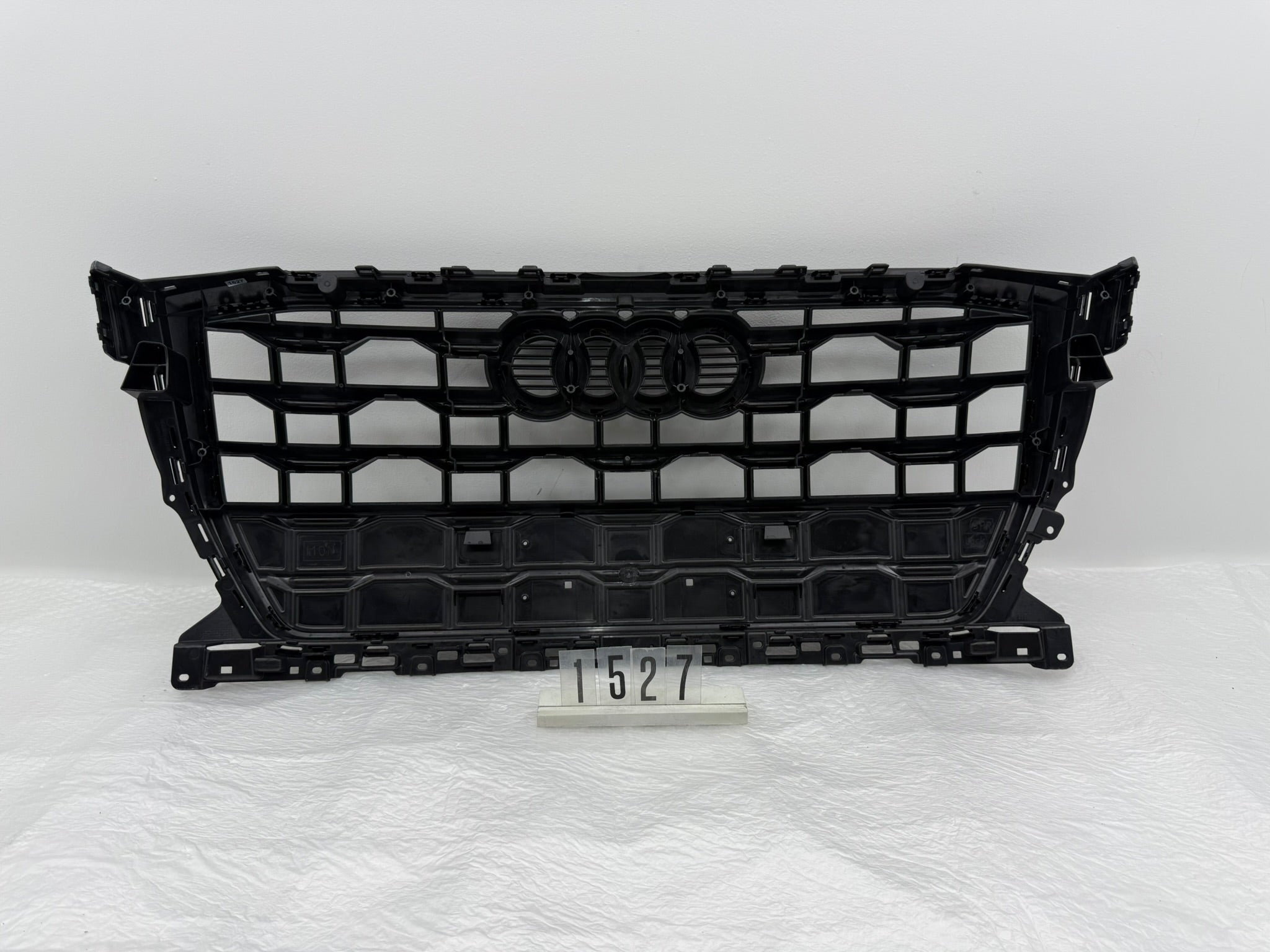 8LA853651H, 1527, AUDI Q2 GA Kühlergrill  schwarz