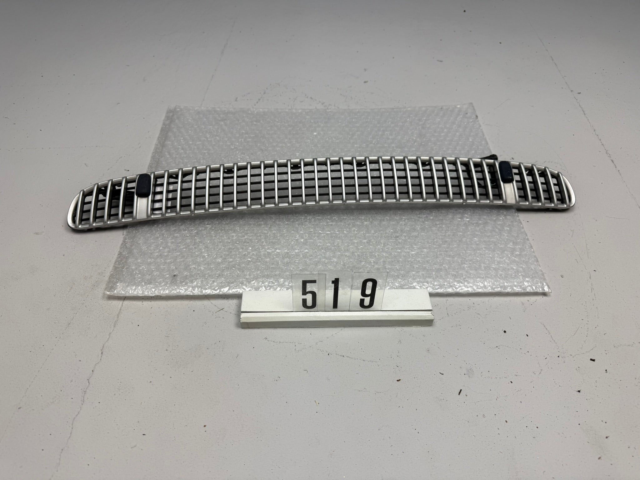 51.13 7075312; 519 BMW 3 (E46) Kühlergrill